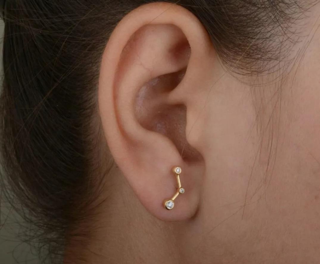 Orecchino con diamante in oro massiccio 14k Gioielli di design minimalisti Regalo di compleanno. in vendita 1