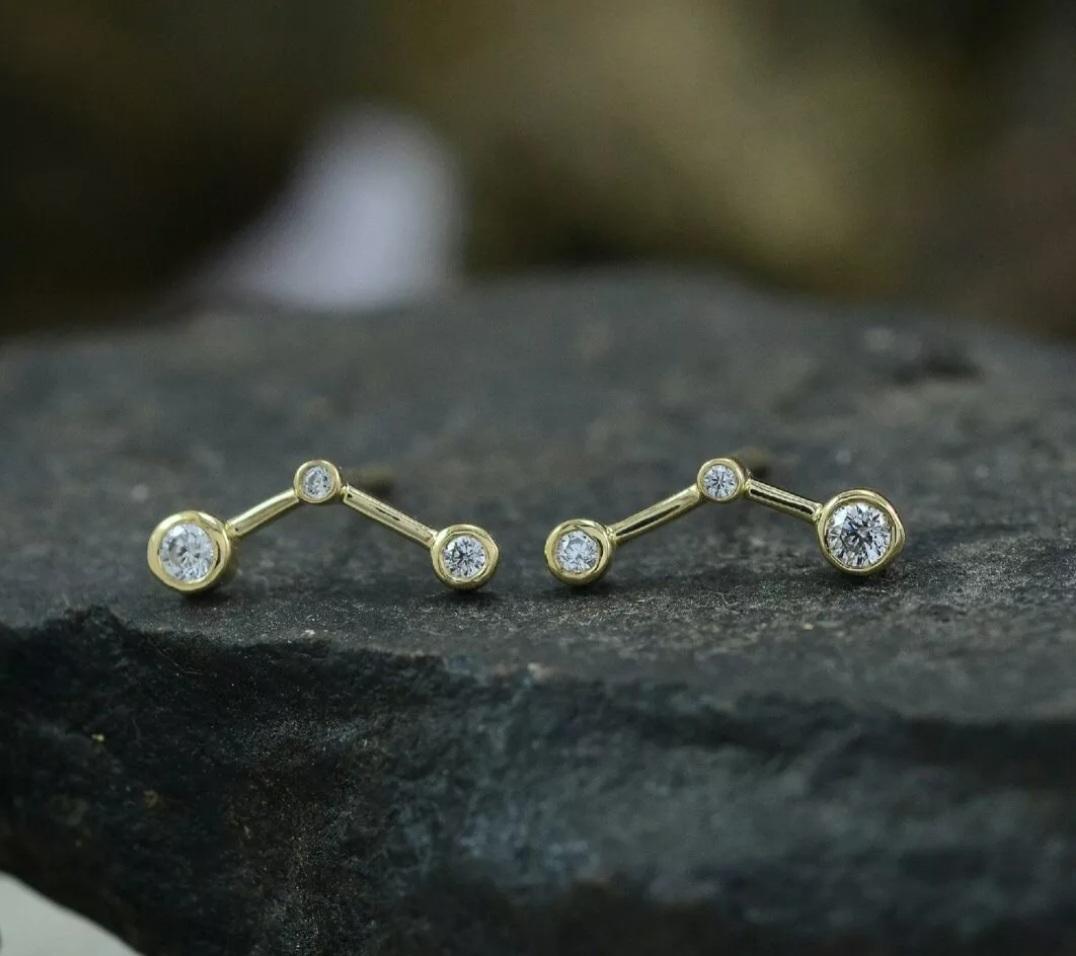 Orecchino con diamante in oro massiccio 14k Gioielli di design minimalisti Regalo di compleanno. in vendita 2