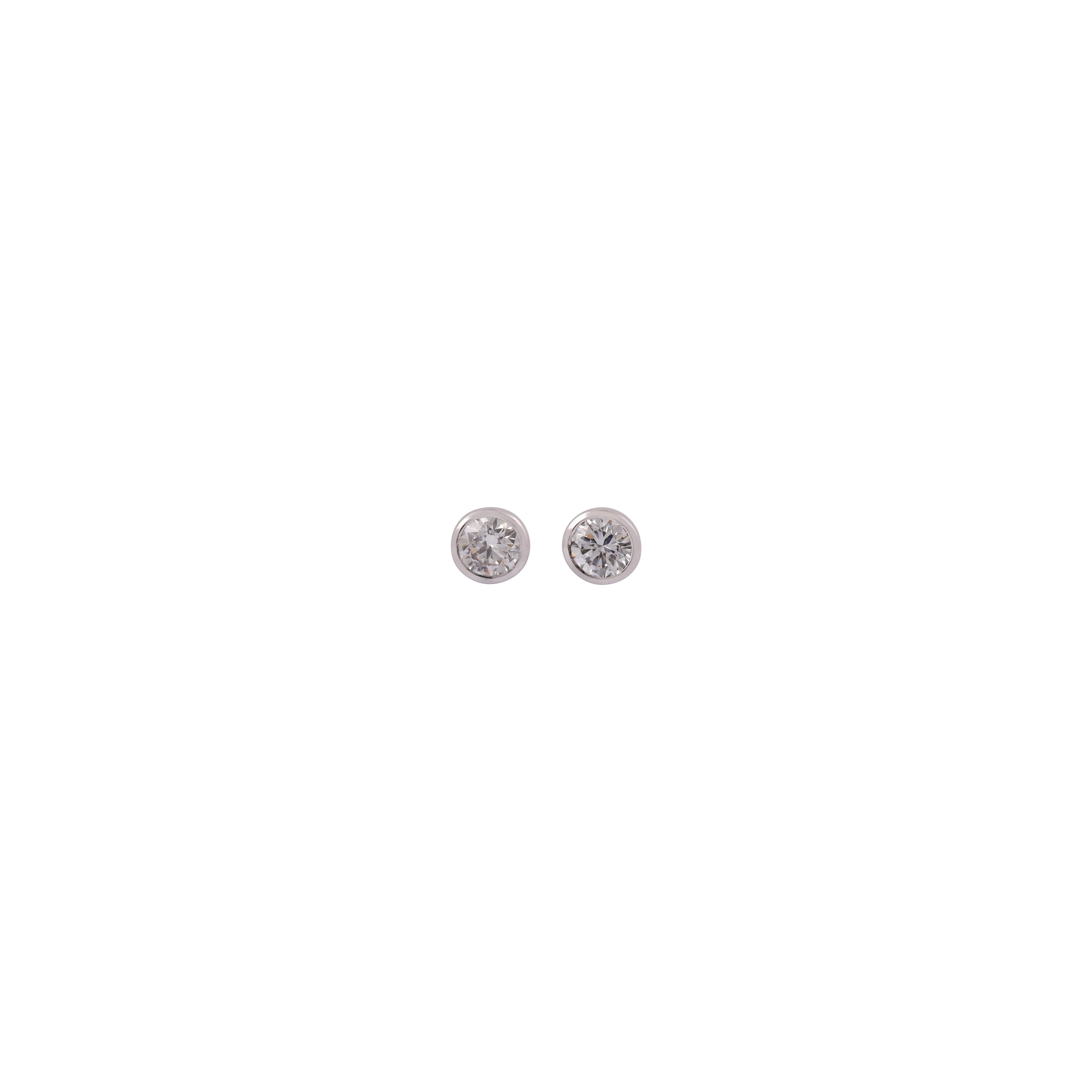 Diamond stud earrings weighing 0.47 Carats, in 18 Karat white Gold close  Setting.
Eye Clean, will not be able to tell on the Ear.
Great Pair for the Price too!
Gold - 1.78gm

More Diamond Studs Available