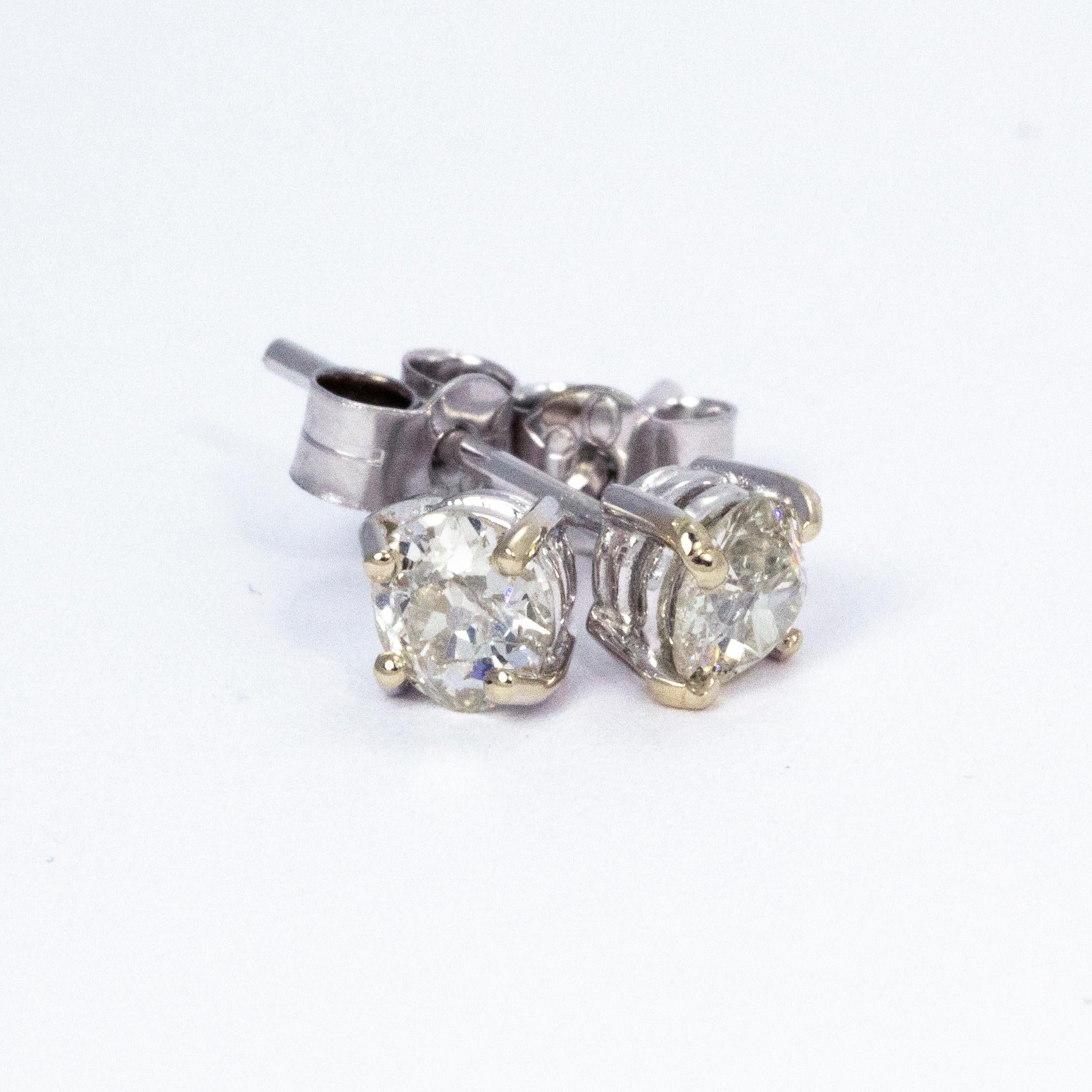Diamond Stud Earrings 0.70 Total Carat Weight Set in 18 Carat White Gold In Good Condition For Sale In Chipping Campden, GB