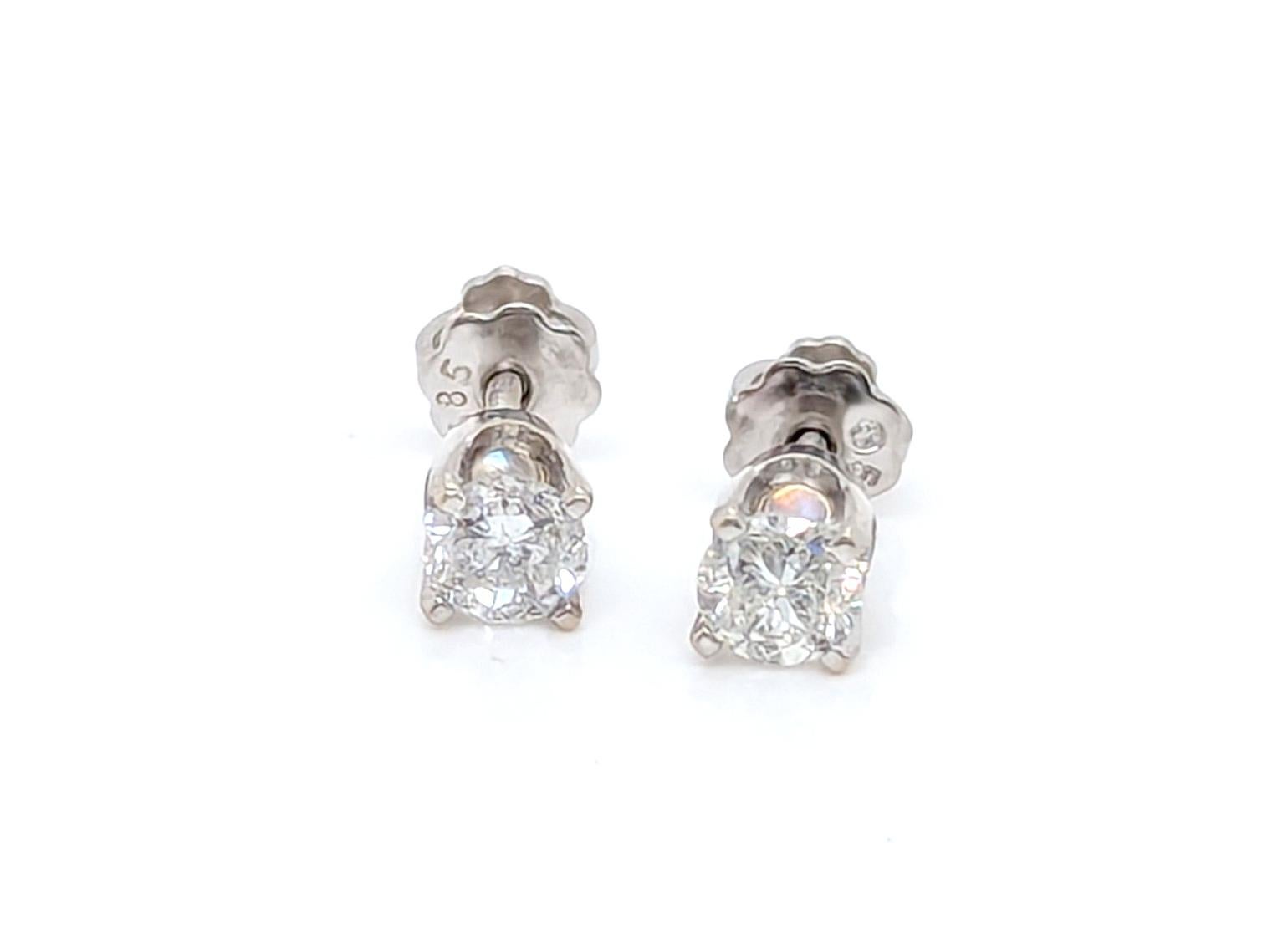 Orecchini con diamanti da 1/2 carato a 4 punte in oro bianco 14K con chiusura a vite, coniati .50ct



100% Diamanti naturali 

.50 Carati  Peso del diamante 

Impostazioni a 4 punte

Oro bianco 14K

Vite posteriore su  Messaggi a vite

Un grande