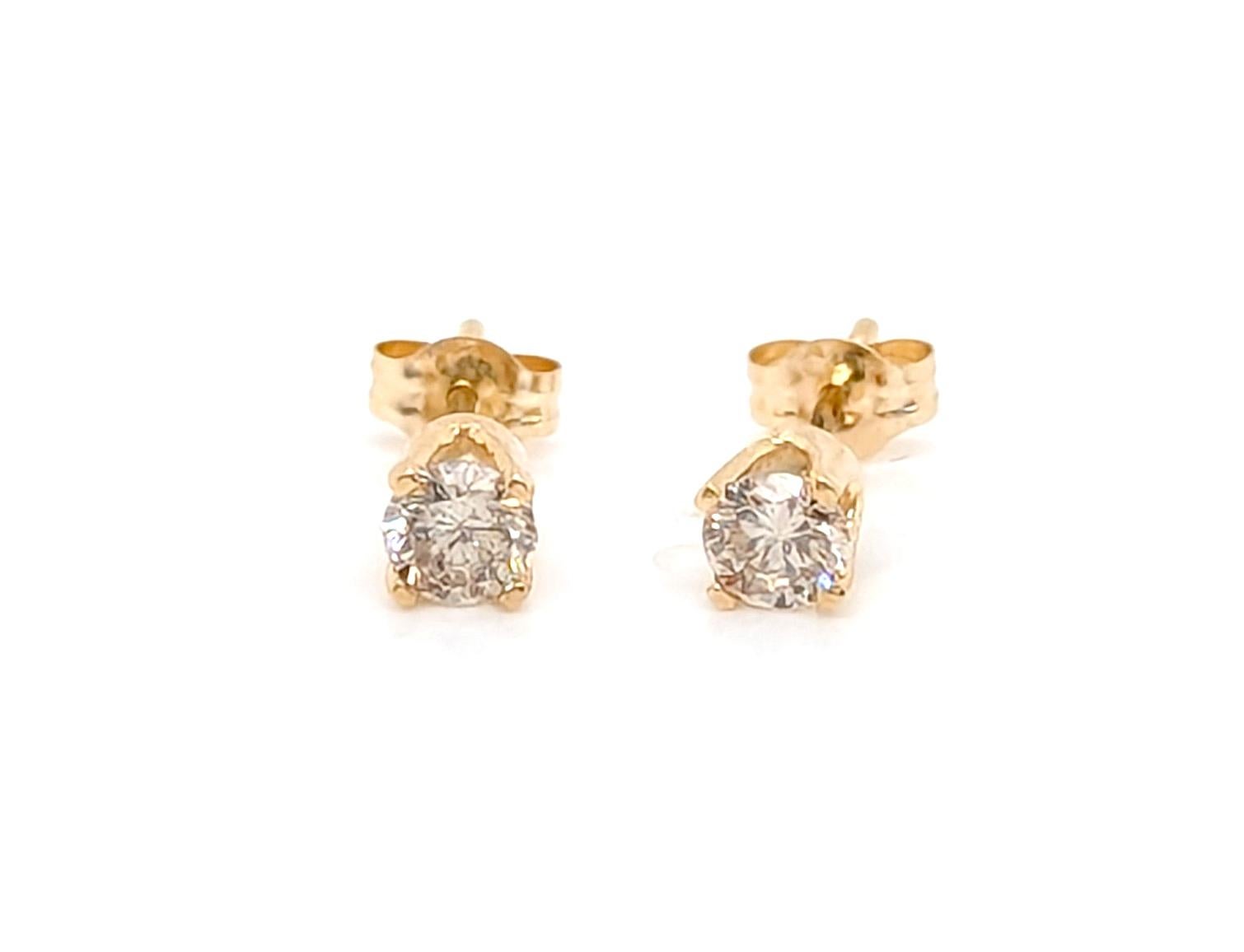 Diamond Stud Earrings 1/3ct Mined RBC 4 Prong 14K Yellow Gold Pushback


100% Natural Diamonds 

.33 Carat  Diamond Weight 

4 Prong Settings

14K Yellow Gold

Great Heirloom 

Excellent Condition

***800***322***8700 Customer Care

Your New