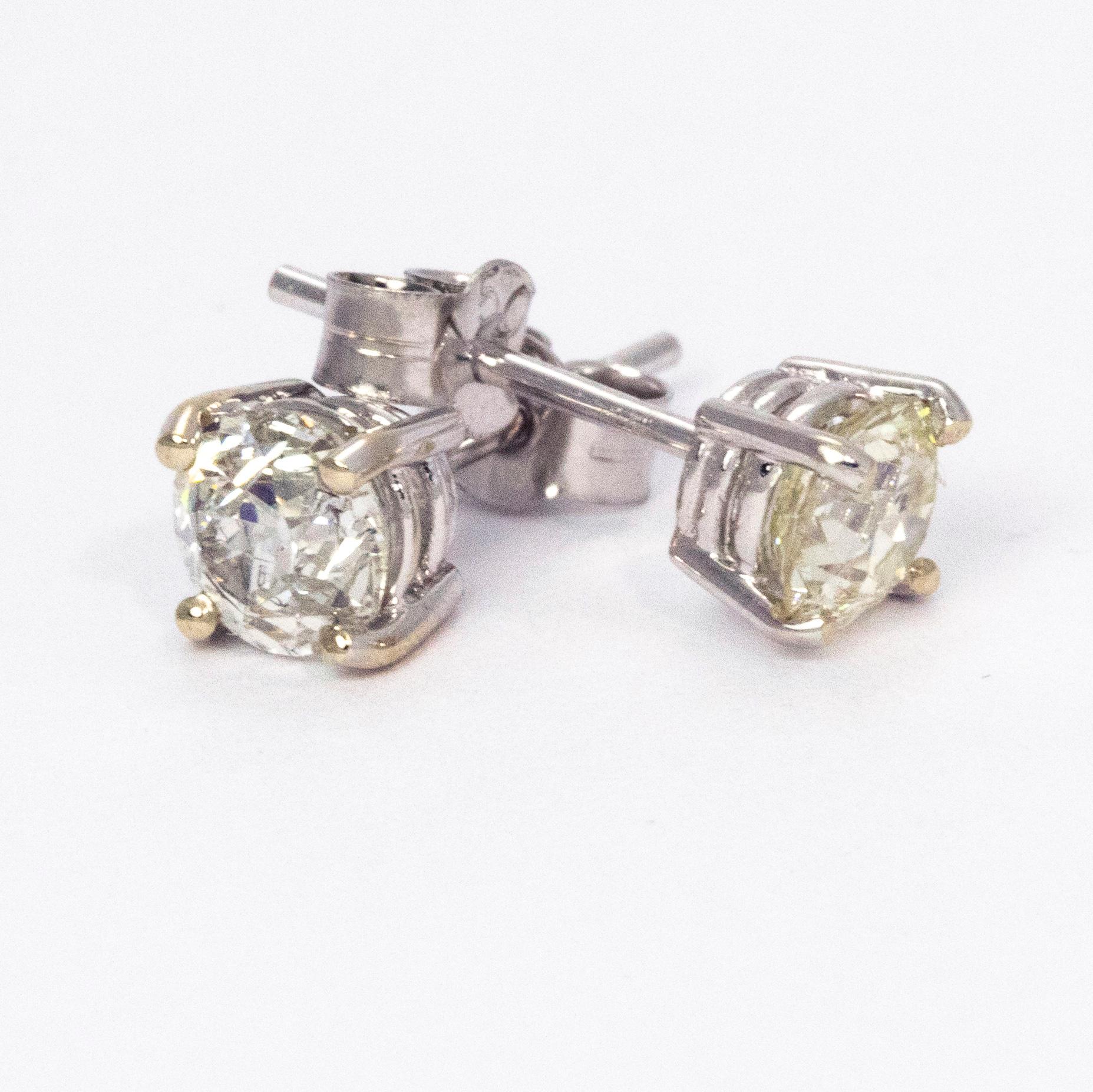 Women's or Men's Diamond Stud Earrings 1.34 Total Carat Weight Set in 18 Carat White Gold For Sale