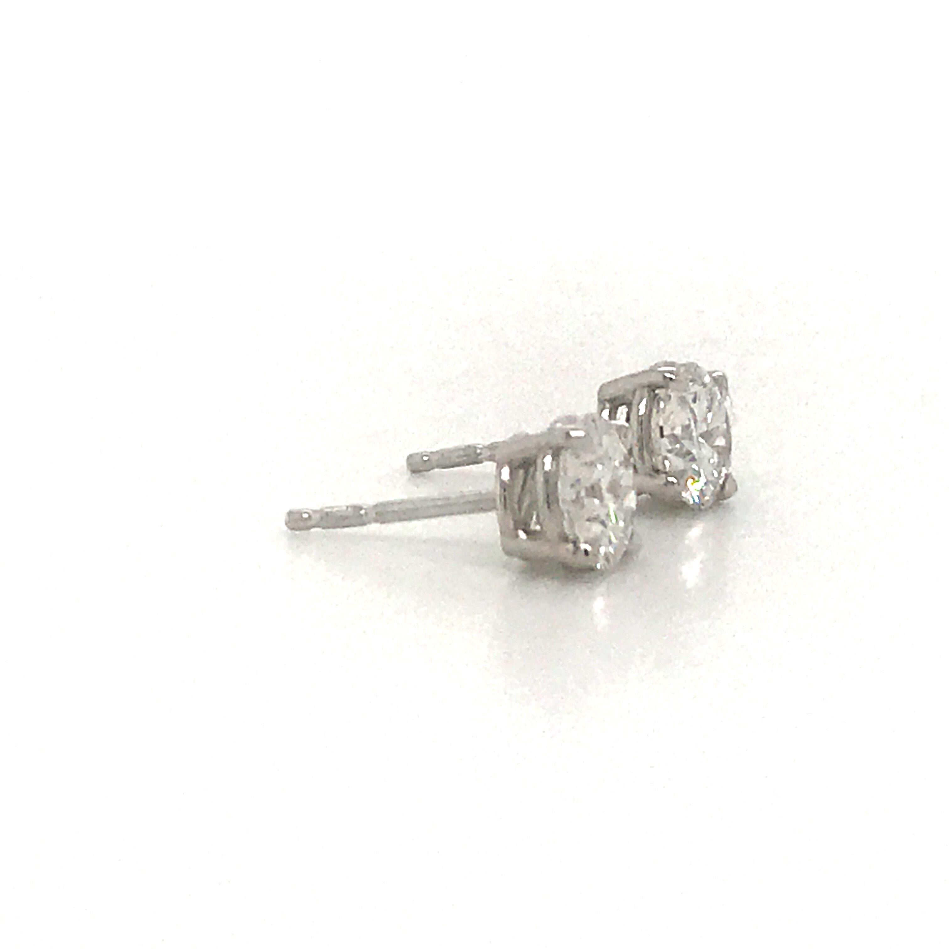 Contemporary Diamond Stud Earrings 1.43 Carat F-G SI3-I1 14 Karat White Gold