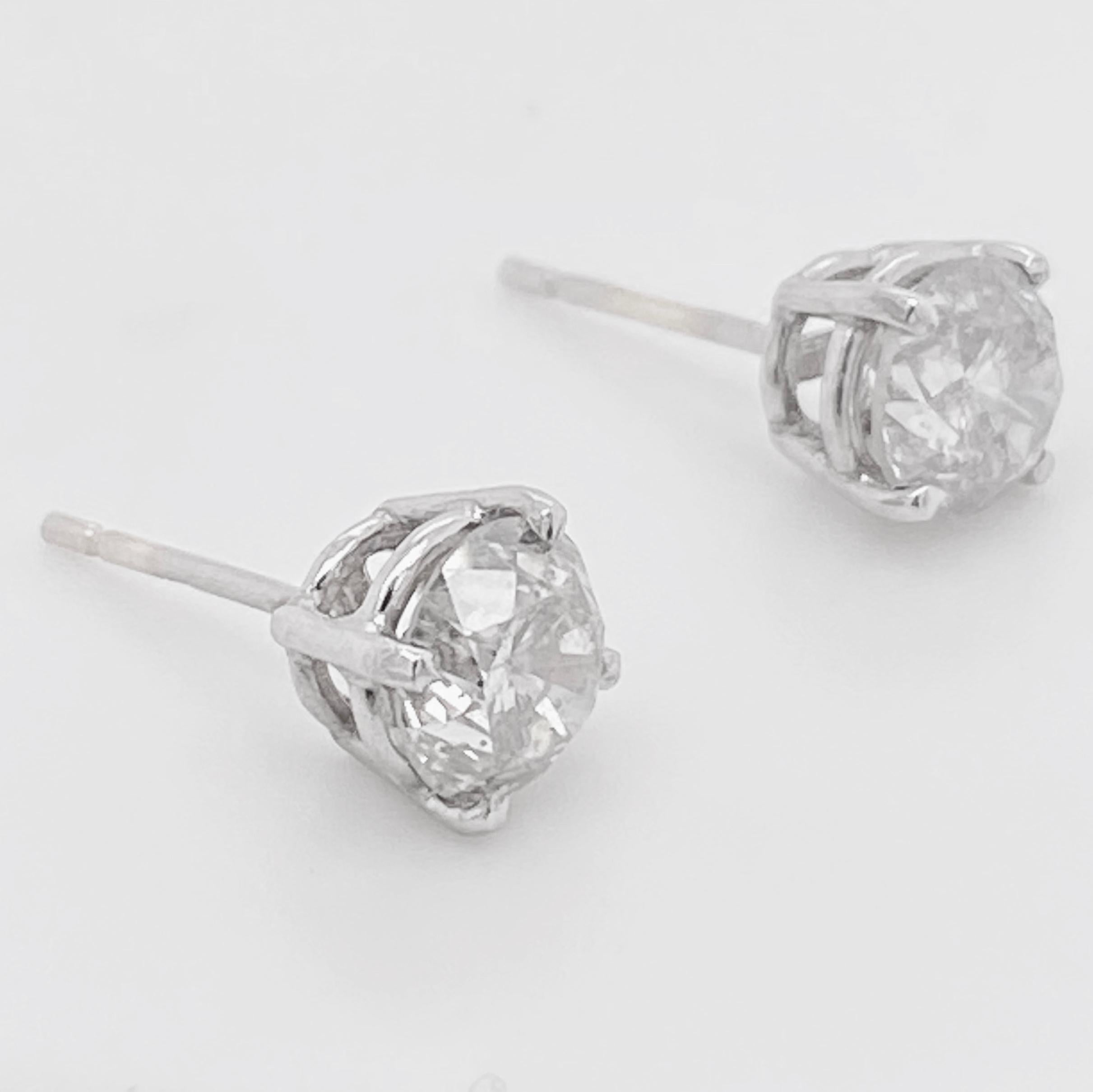 Modern Diamond Stud Earrings, 18 Karat White Gold Round Studs, White Color, VG Clarity For Sale