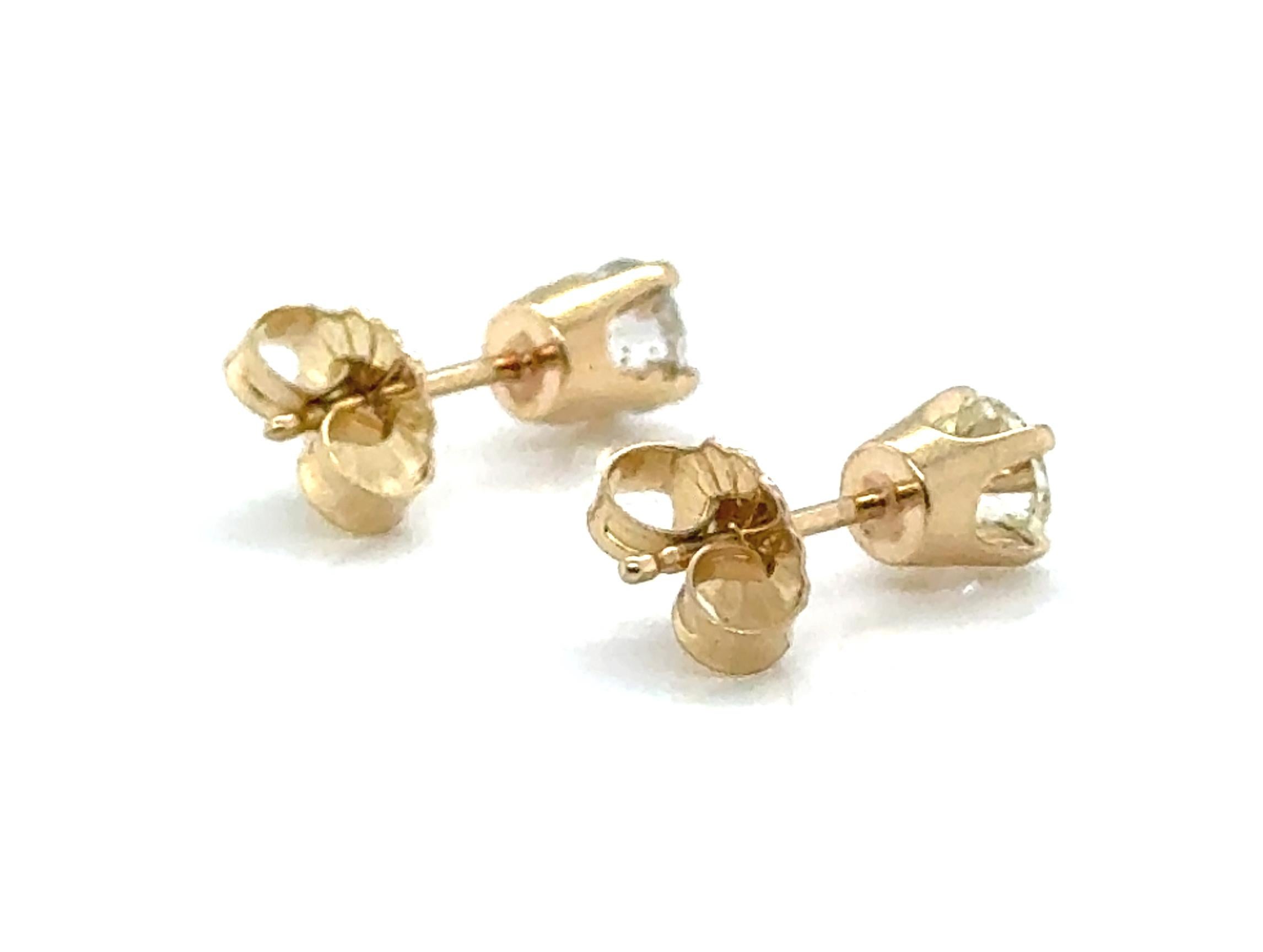 Orecchini con diamanti 2/3 carati a 4 punte in oro giallo 14K


100% Diamanti naturali 

.65 Carati  Peso del diamante 

Impostazioni a 4 punte

oro giallo 14K

Un grande cimelio 

Condizioni eccellenti

***800***322***8700 Assistenza clienti

I