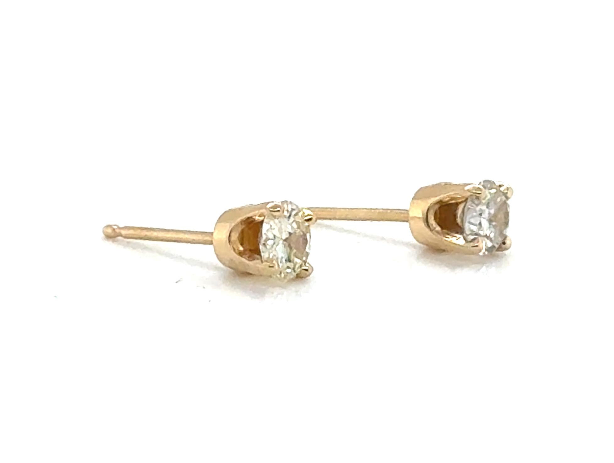 Taglio rotondo Orecchini con diamanti 2/3 carati a 4 punte in oro giallo 14 carati .65ct in vendita