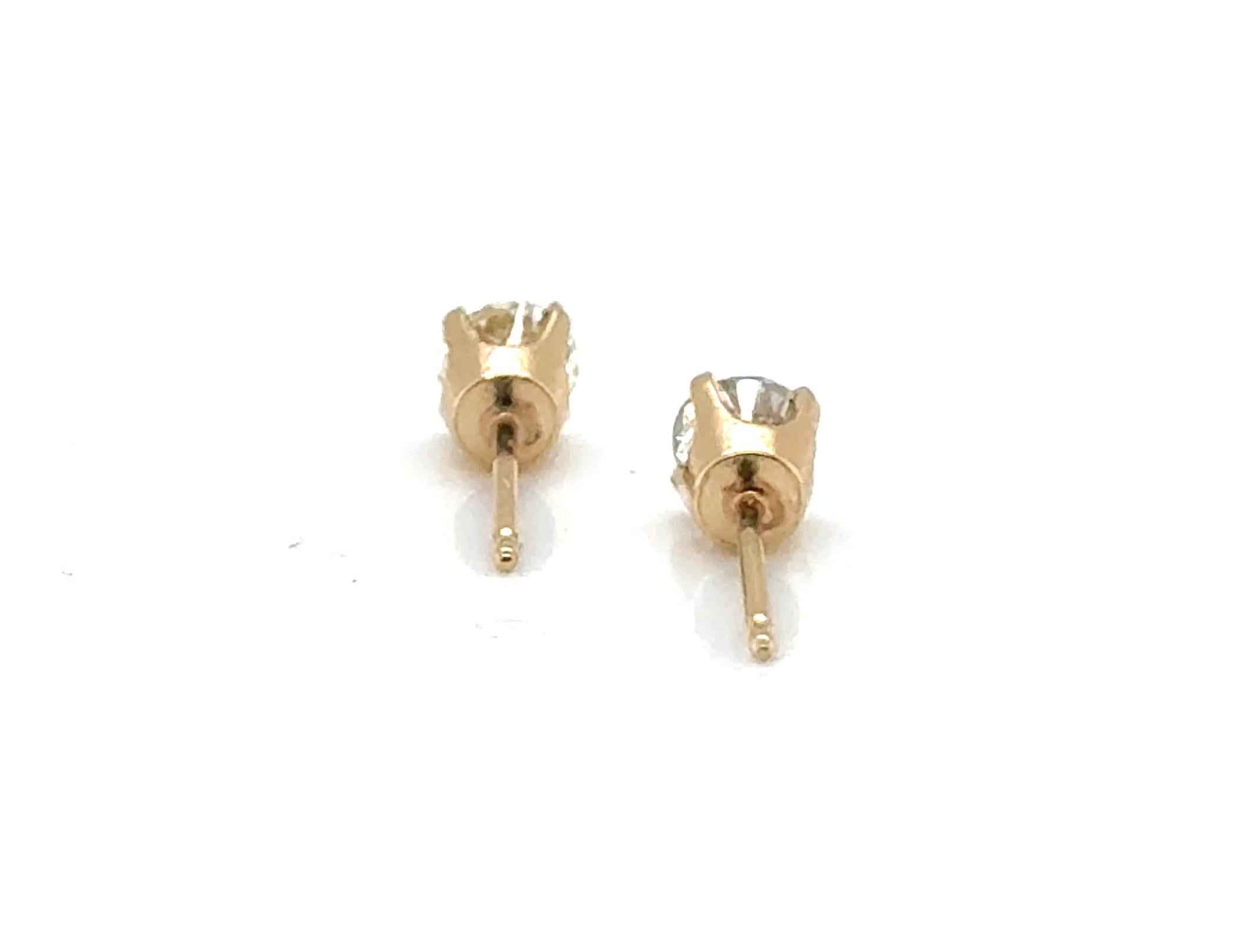 Orecchini con diamanti 2/3 carati a 4 punte in oro giallo 14 carati .65ct In condizioni ottime in vendita a Dearborn, MI