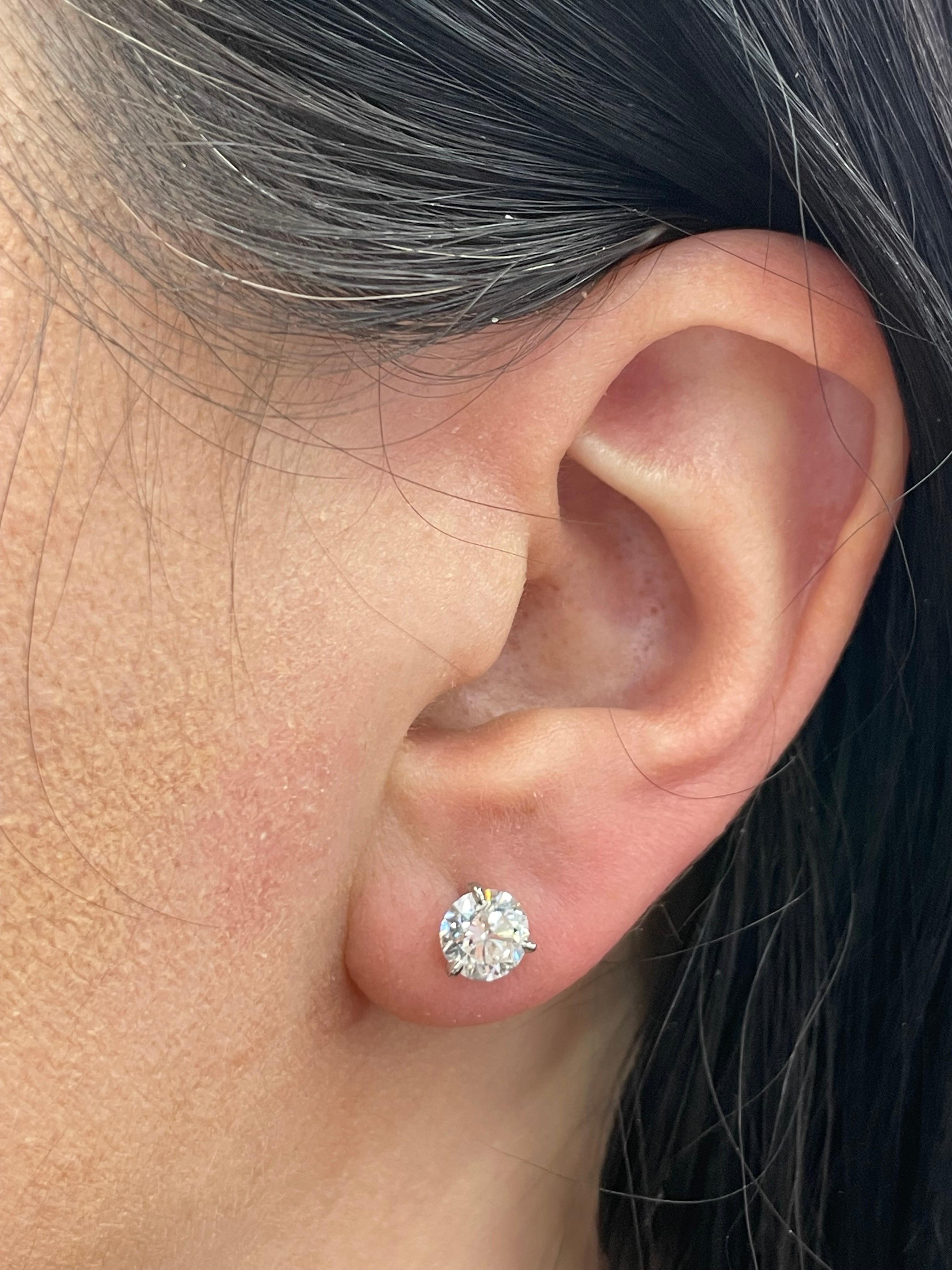 Round Cut Diamond Stud Earrings 2.01 Carats H I1 18 Karat White Gold Champagne Setting For Sale