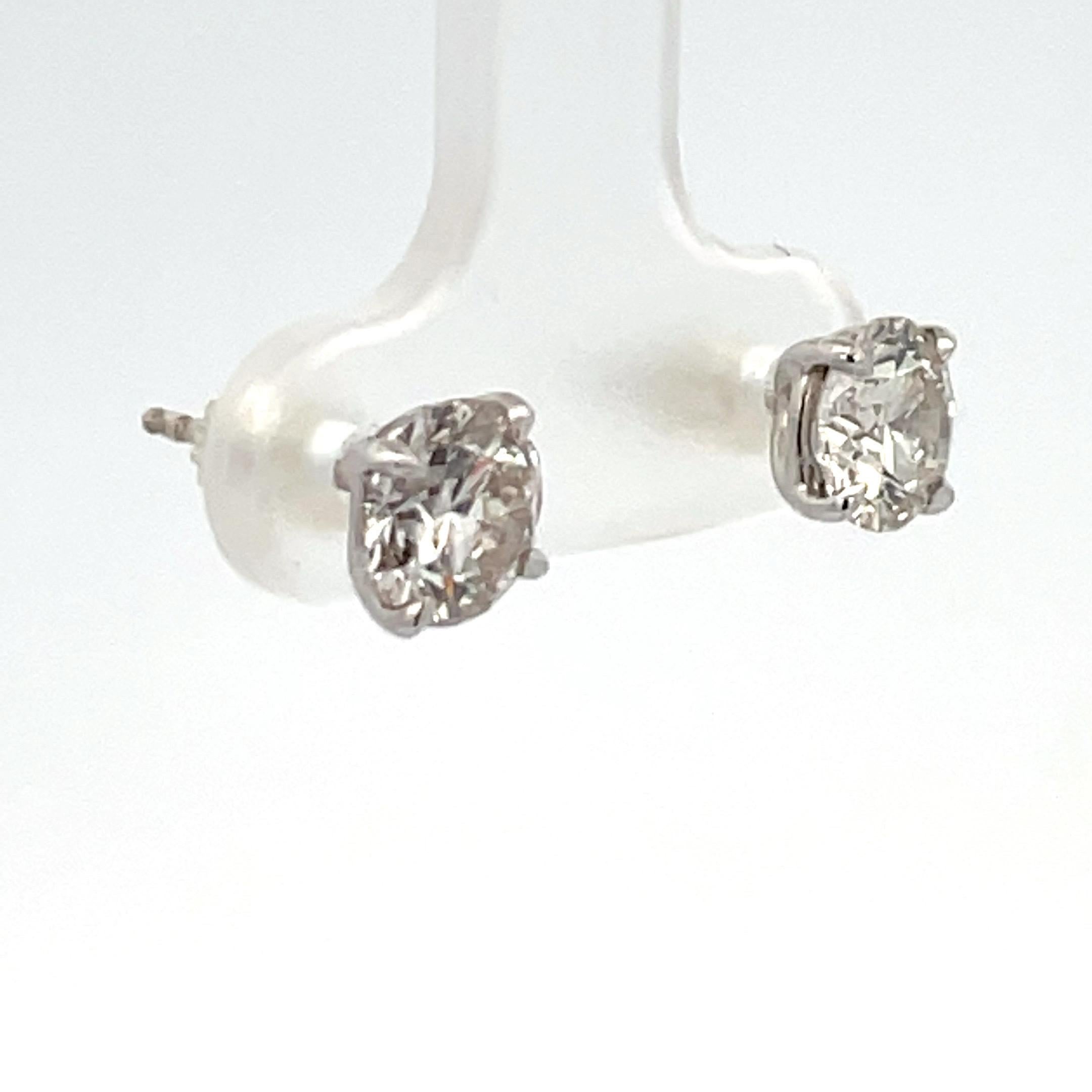 Contemporain Clous d'oreilles en or blanc 14 carats sertis de diamants de 2,01 carats K I2 en vente