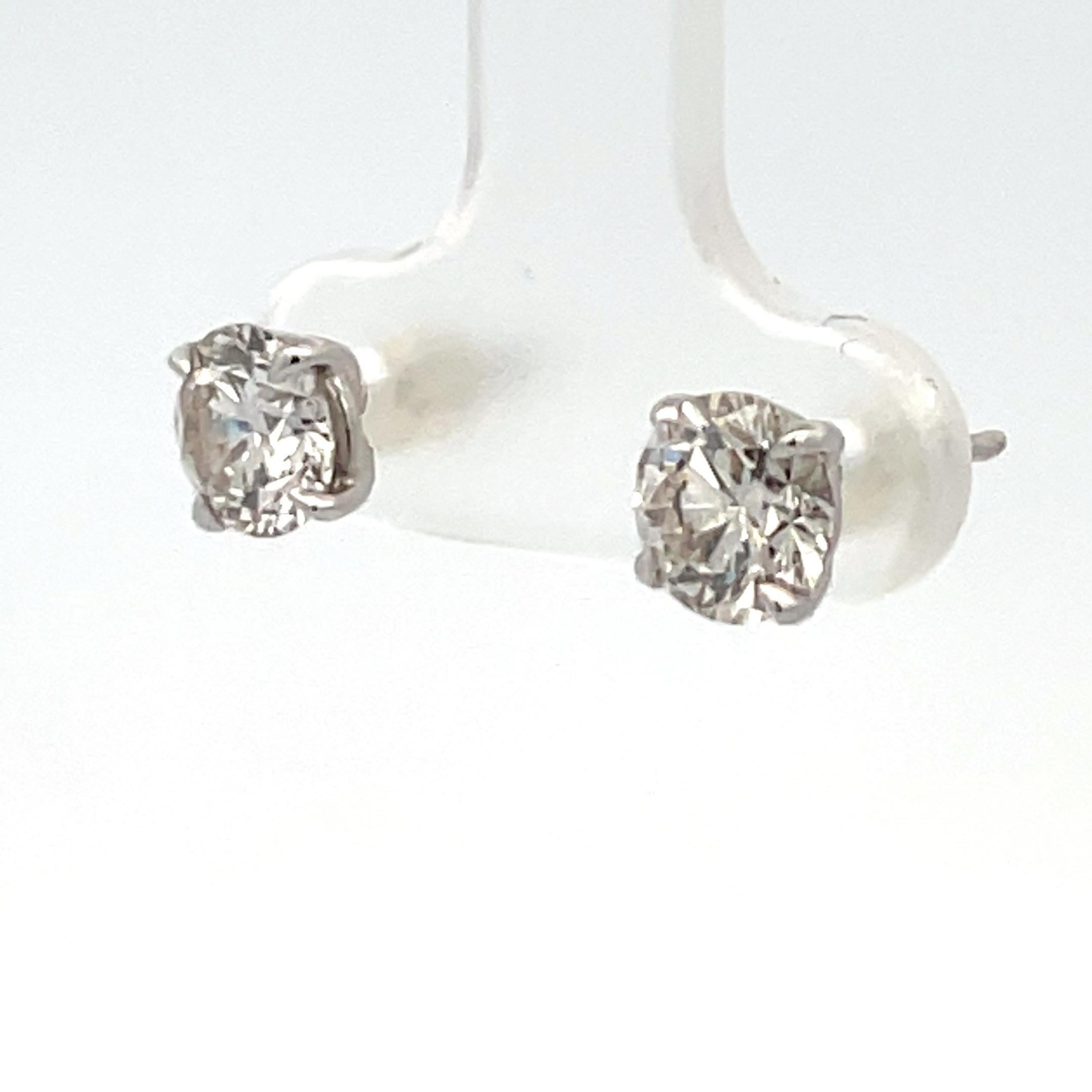 Clous d'oreilles en or blanc 14 carats sertis de diamants de 2,01 carats K I2 Neuf - En vente à New York, NY