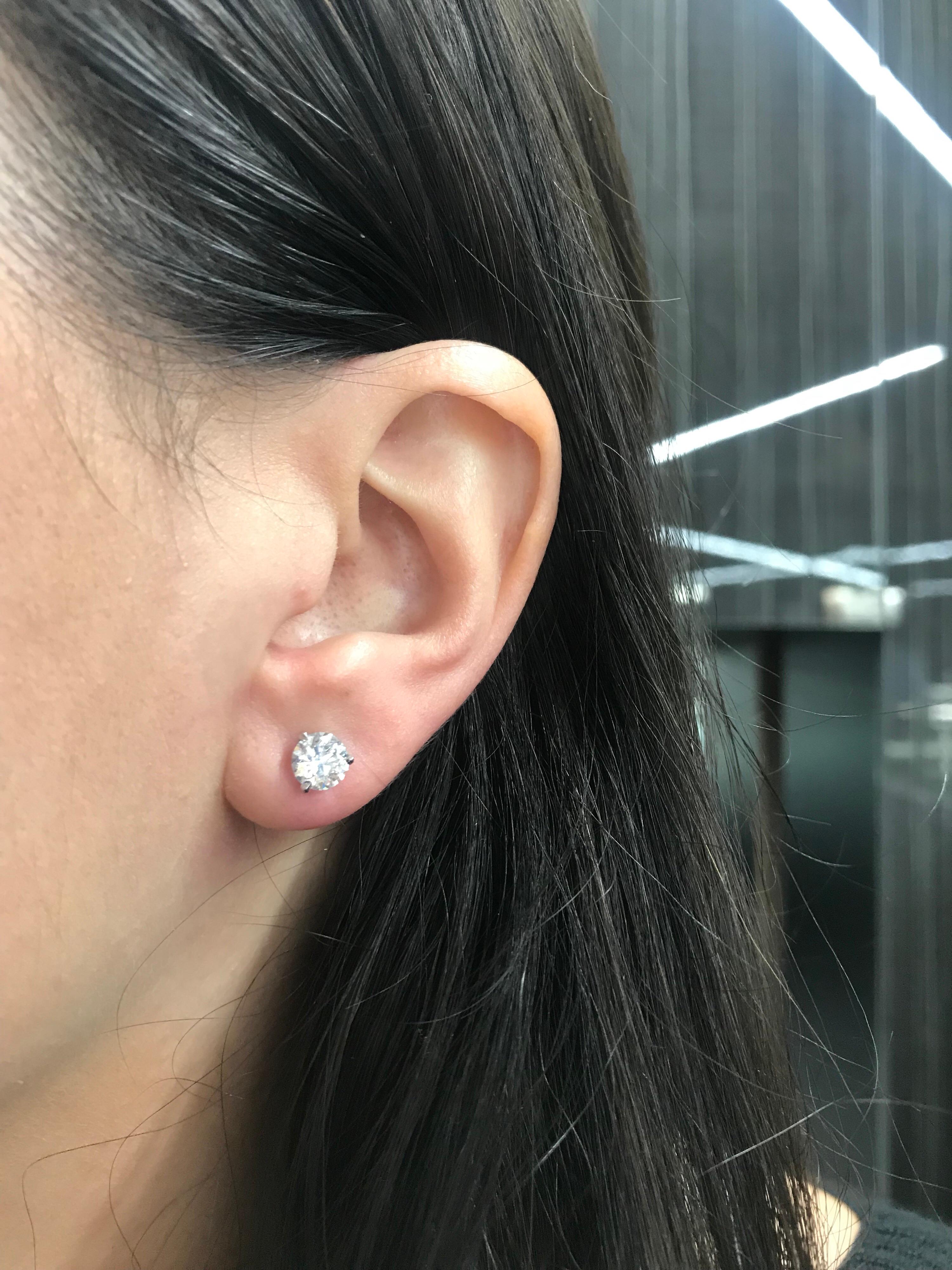 3 prong diamond stud earrings