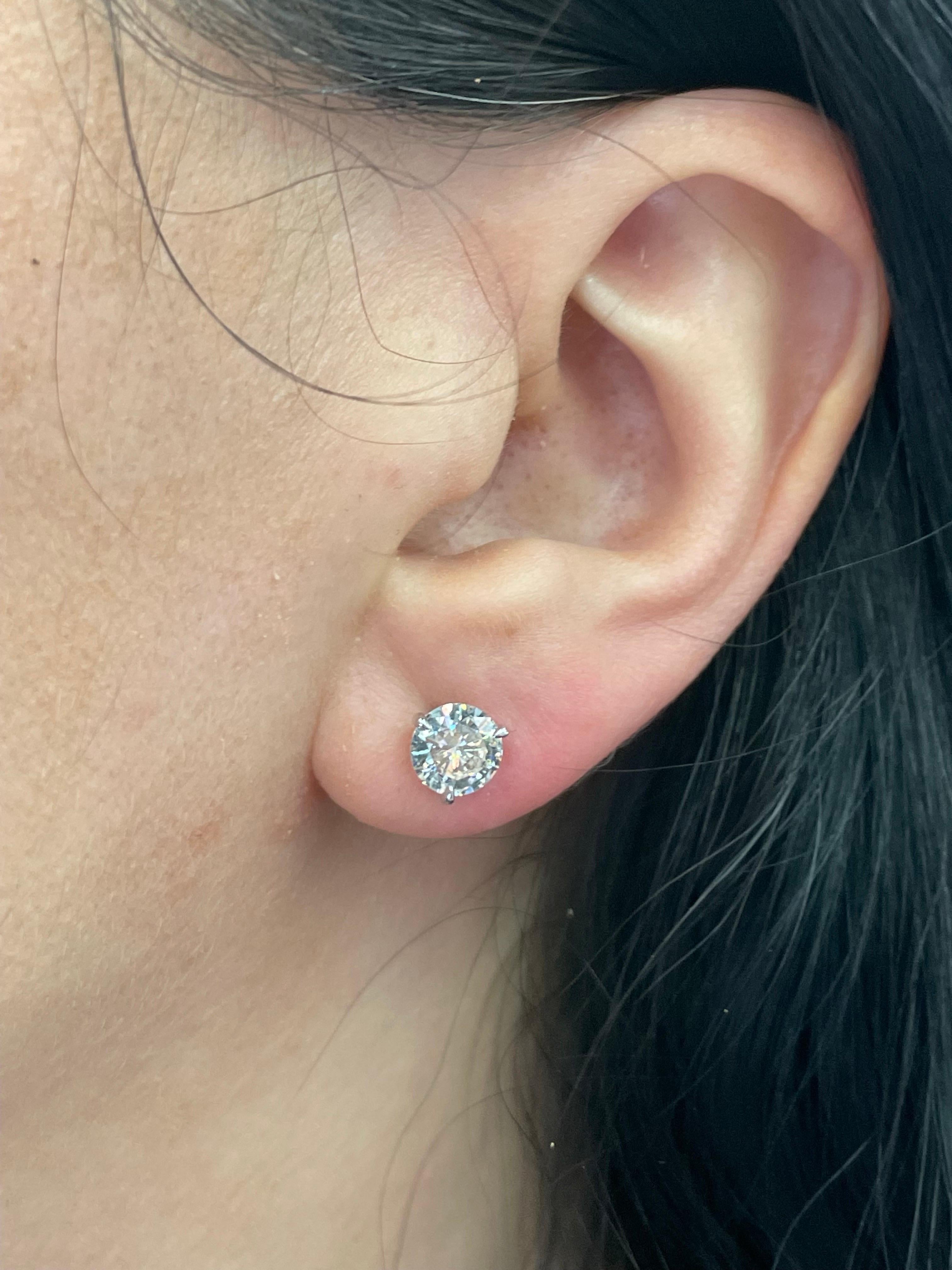 Round Cut Diamond Stud Earrings 2.09 Carats H-I I1 18 Karat White Gold Champagne Setting For Sale