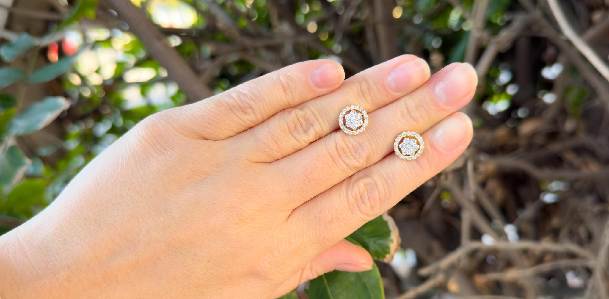 Round Cut Diamond Stud Earrings 2.40 Carats Total 18k Yellow Gold For Sale