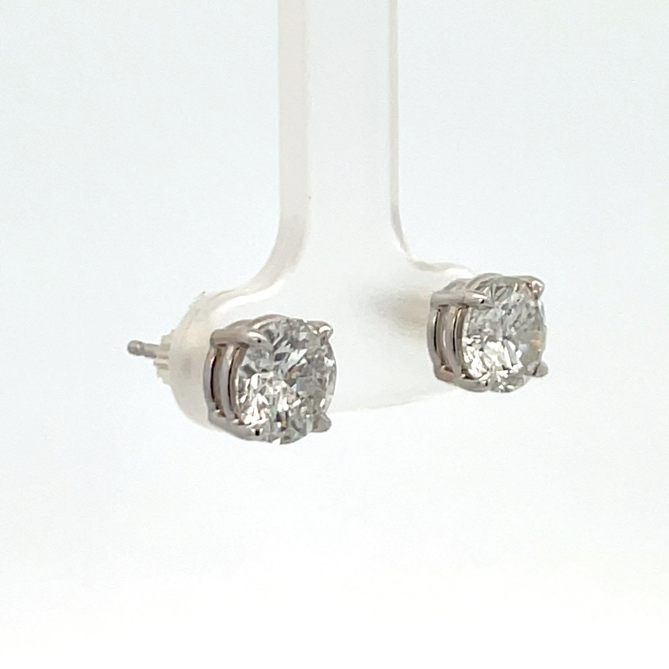 Diamond Stud earrings weighing 2.49 Carats in a 4 prong Basket Setting. 
Color H-I
Clarity I1
Sparkle & Eye Clean!
Setting can be changed to a Basket, Martini or Champagne/ 3 or 4 Prong/ 14 or 18 Karat.

DM for more Info & Videos on my ear.
More