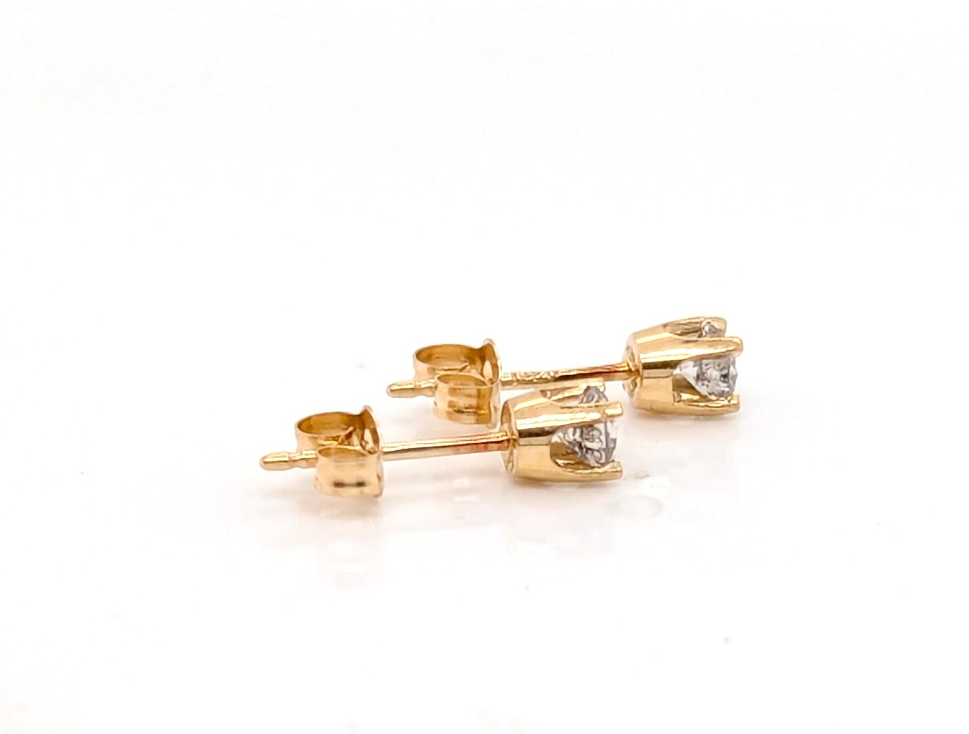 Pendientes de diamantes .25ct RBC Mined 4 garras de oro amarillo de 14 quilates Pushback Corte redondo en venta