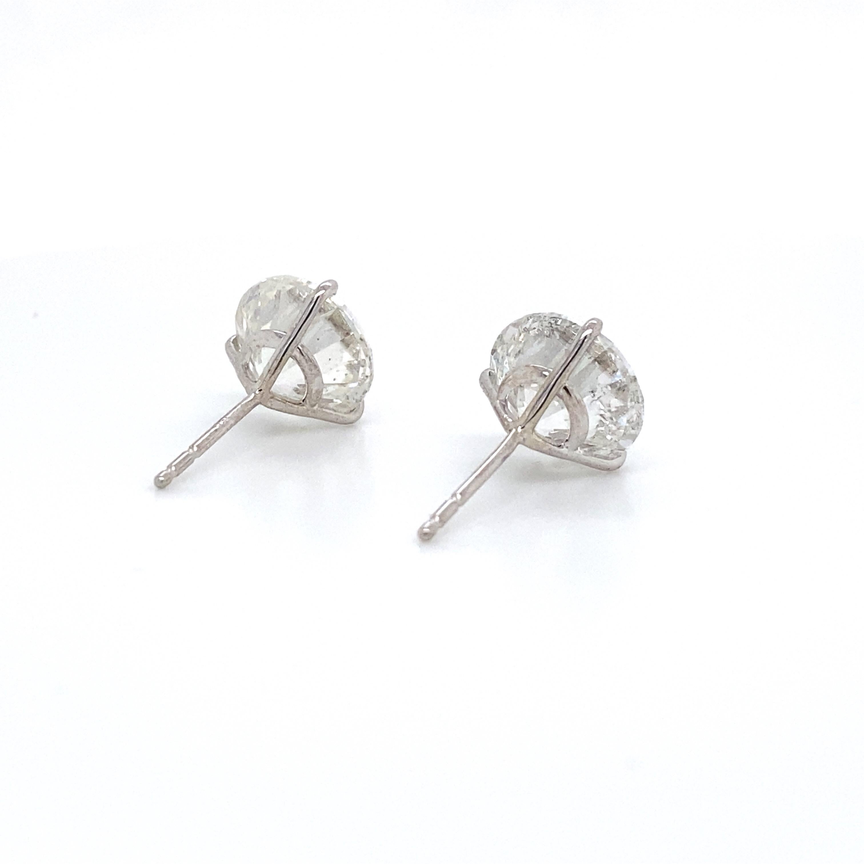 Round Cut Diamond Stud Earrings 2.84 Carat H-I SI2-I1 18 Karat White Gold