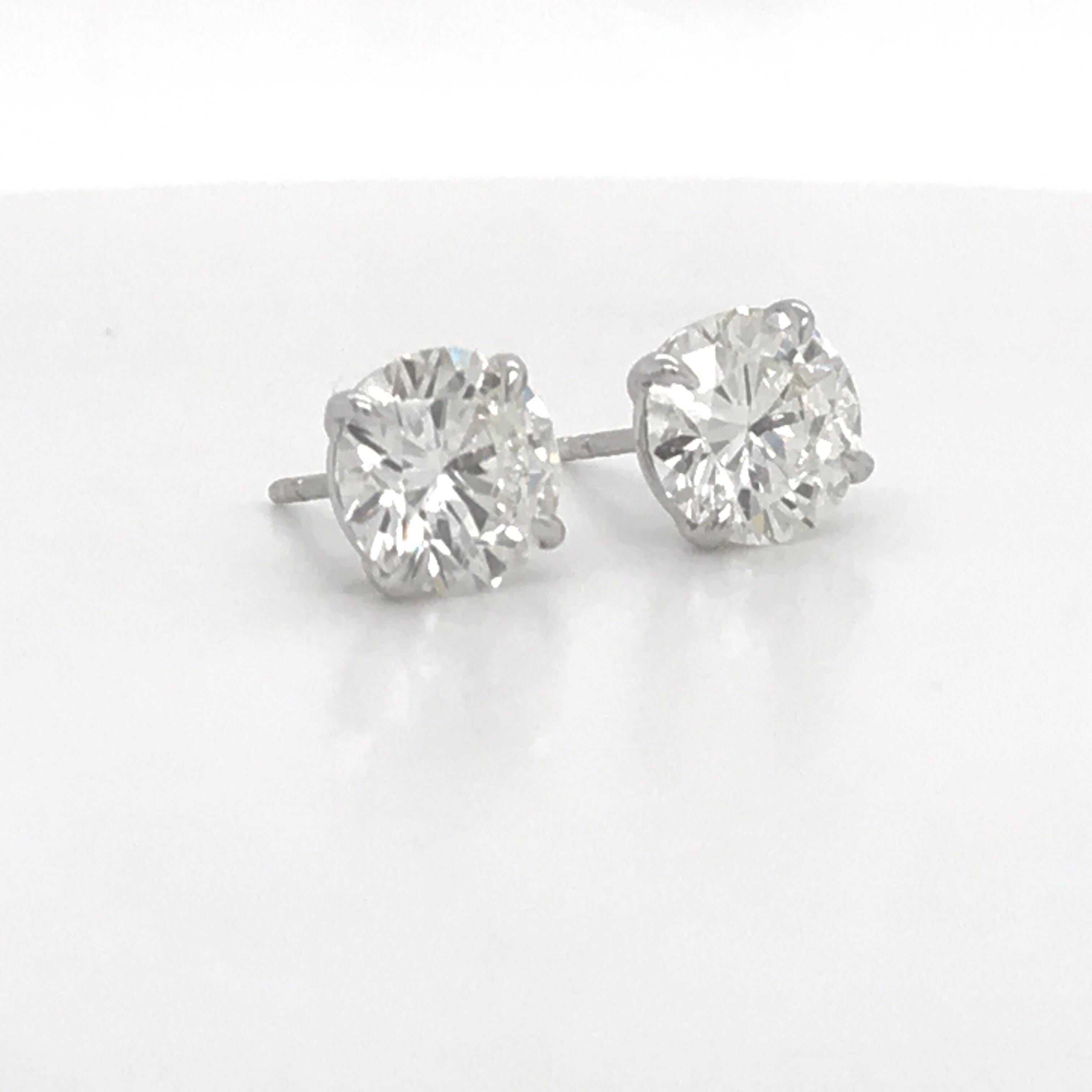 Contemporary Diamond Stud Earrings 3.05 Carat H SI3-I1 18 Karat White Gold