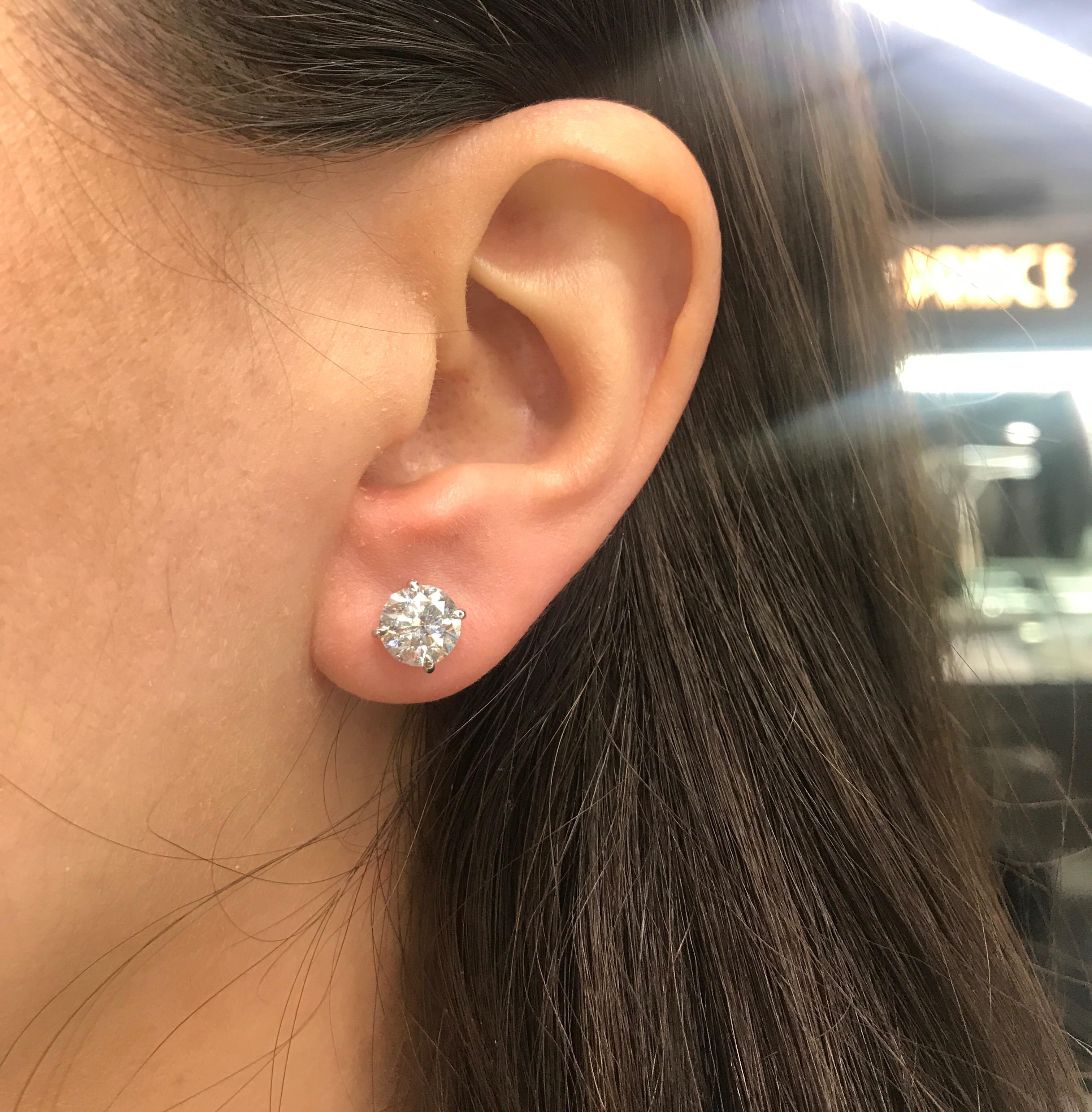 Round Cut Diamond Stud Earrings 3.11 Carat G-H I1