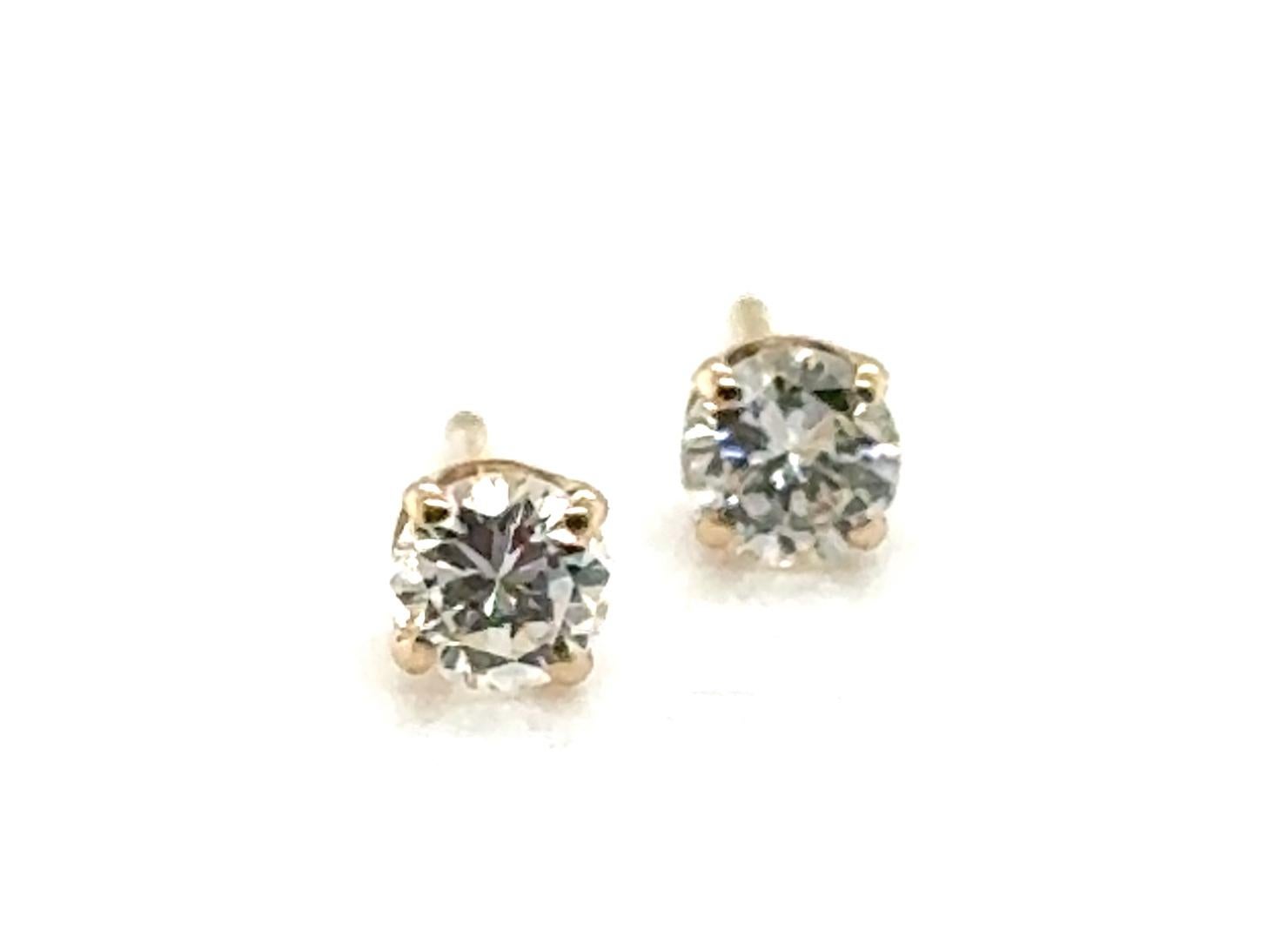 Boucles d'oreilles diamant .40ct Mined G-H VS2 RBC 4 Prong 14K Yellow Gold


100 % de diamants naturels 

.40 Carat  Poids du diamant 

Réglages à 4 branches

Or jaune 14K

Un grand héritage 

Excellent état

***800***322***8700 Service
