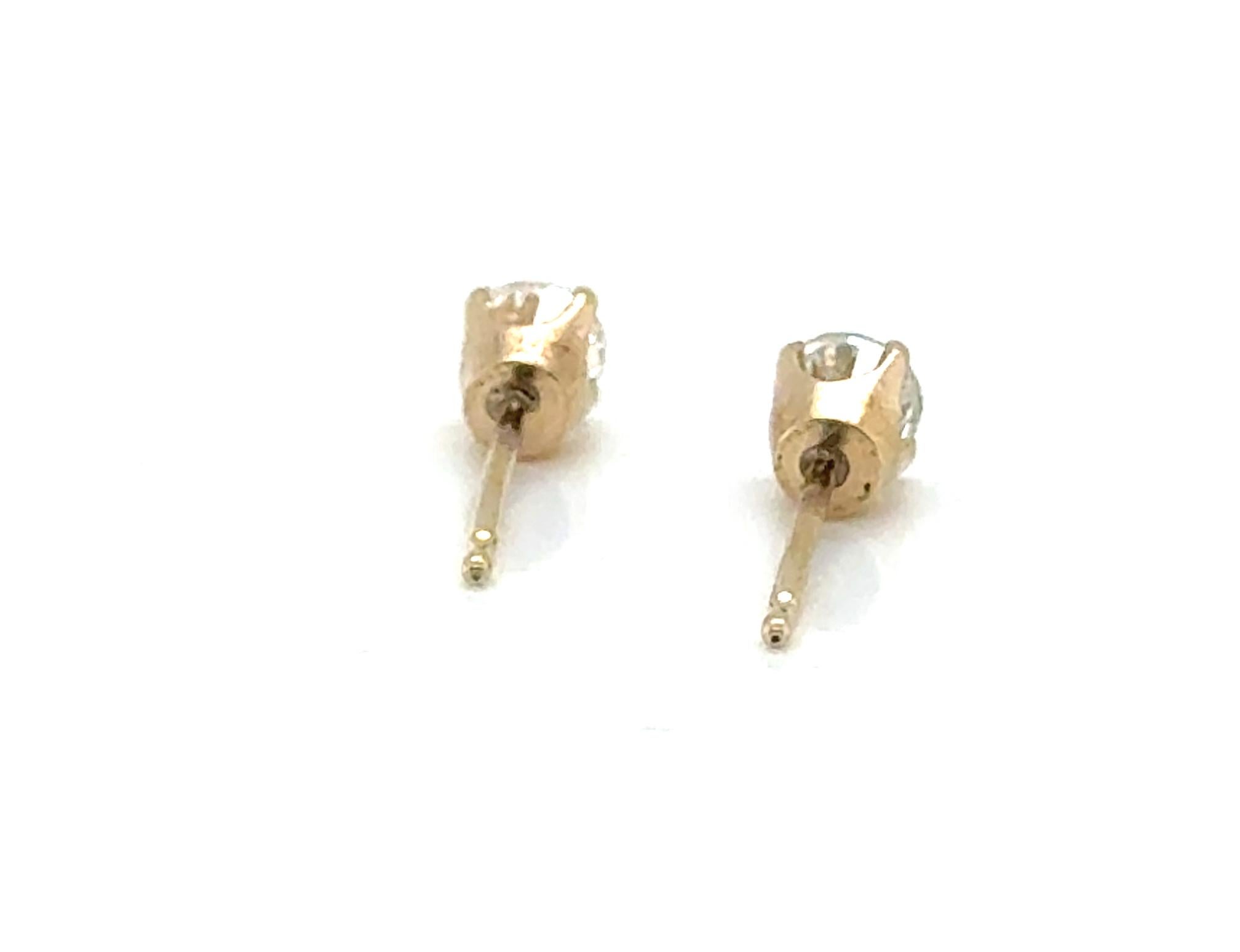 Boucles d'oreilles diamant .40ct Mined G-H VS2 RBC 4 Prong 14K Yellow Gold en vente 1