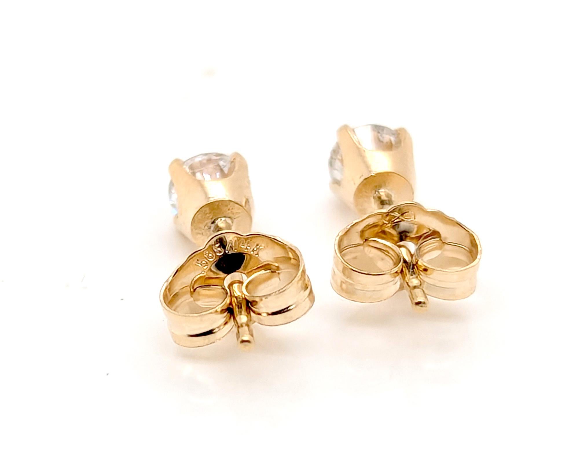 Boucles d'oreilles diamant .40ct Mined RBC 4 Prong 14K Yellow Gold Unisexe en vente