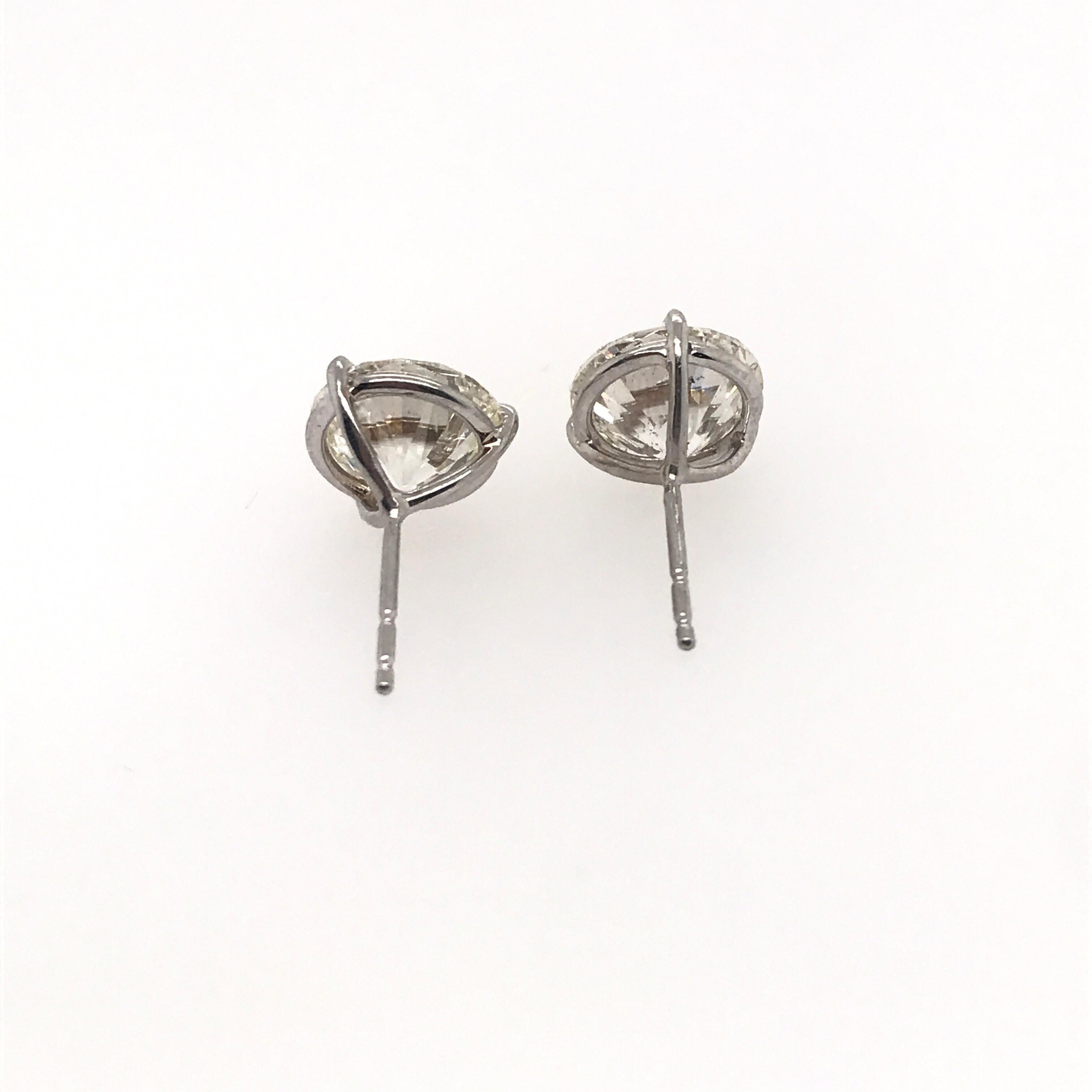Round Cut Diamond Stud Earrings 4.81 Carat I-J I1