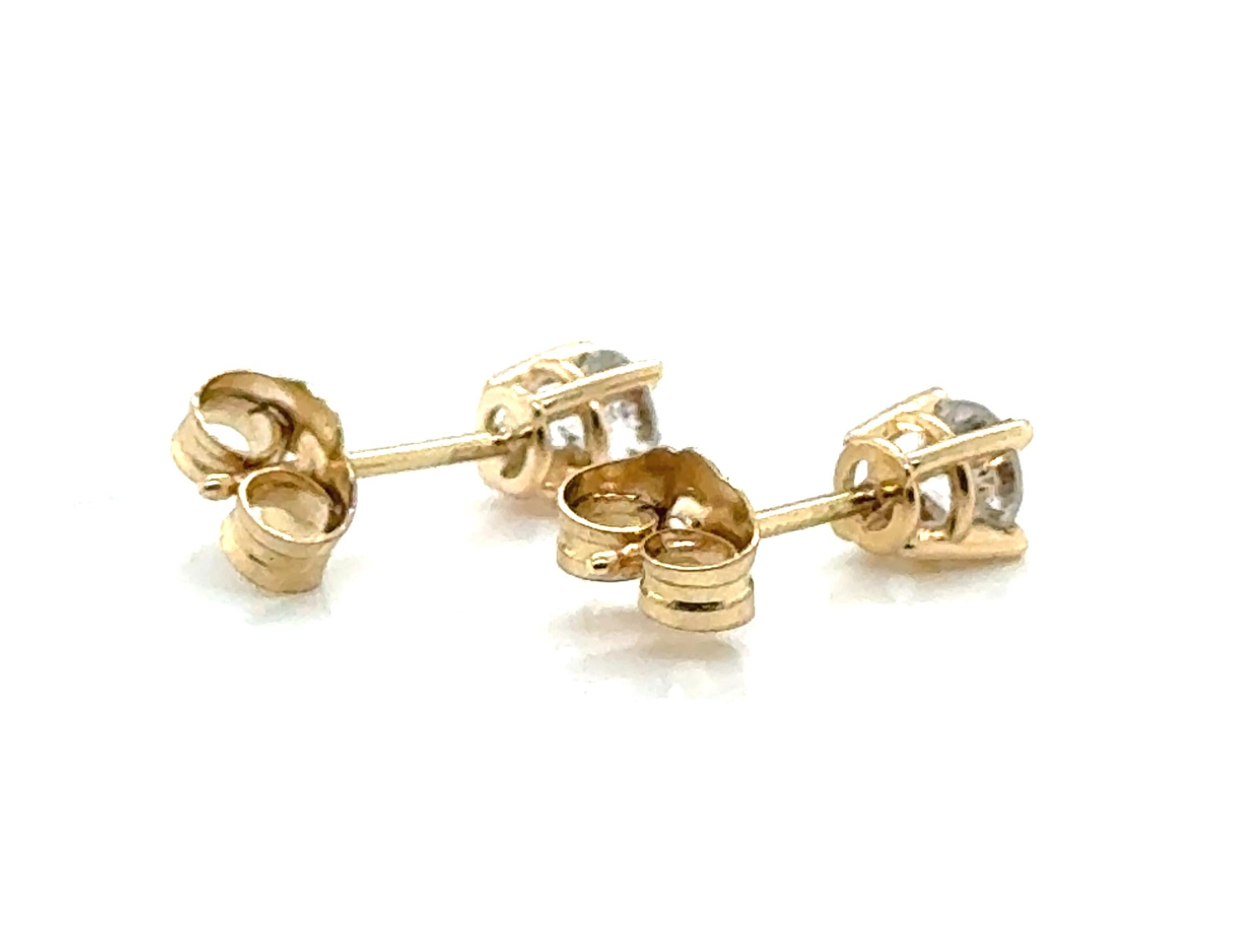 Taille ronde Boucles d'oreilles diamant .50ct Mined F-G RBC 4 Prong 14K Yellow Gold en vente