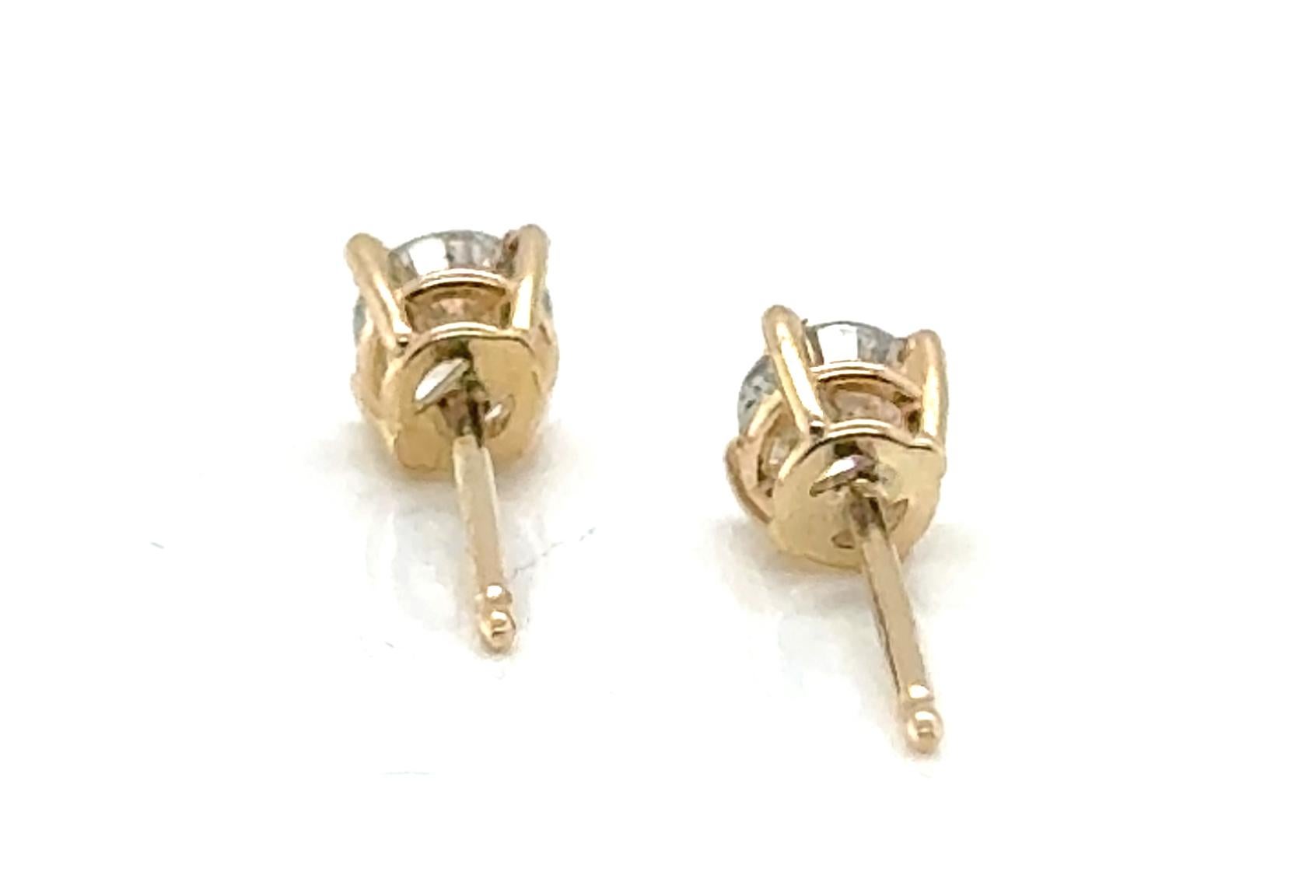 Boucles d'oreilles diamant .50ct Mined F-G RBC 4 Prong 14K Yellow Gold Excellent état - En vente à Dearborn, MI