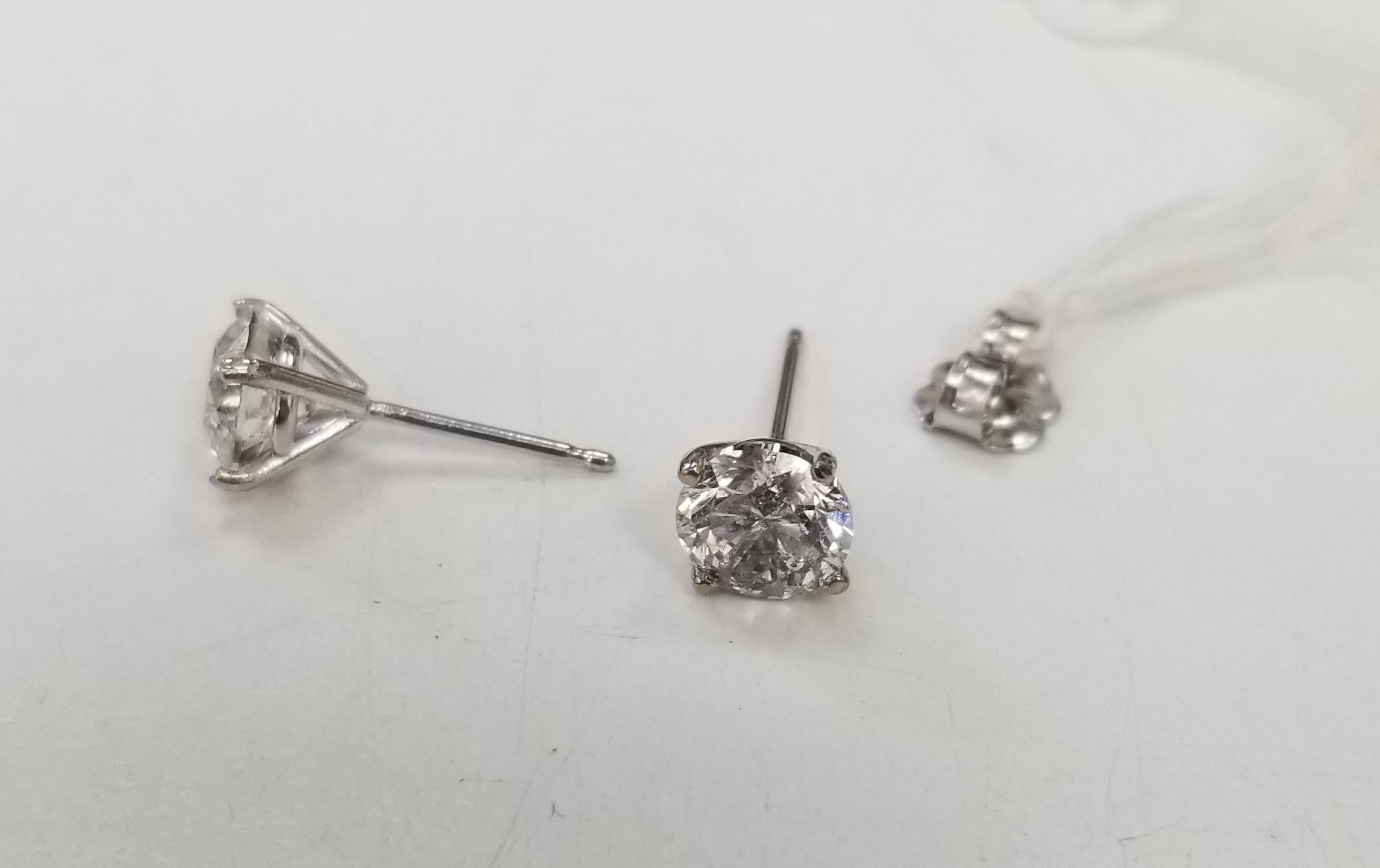 Diamond Stud Earrings, Containing 2 Brilliant Cut Diamonds 2.03 Carats In New Condition In Los Angeles, CA