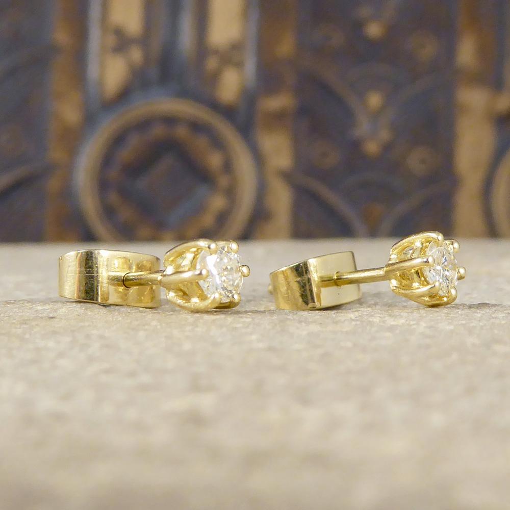 Modern Diamond Stud Earrings in 18 Carat Yellow Gold 0.15 Carat