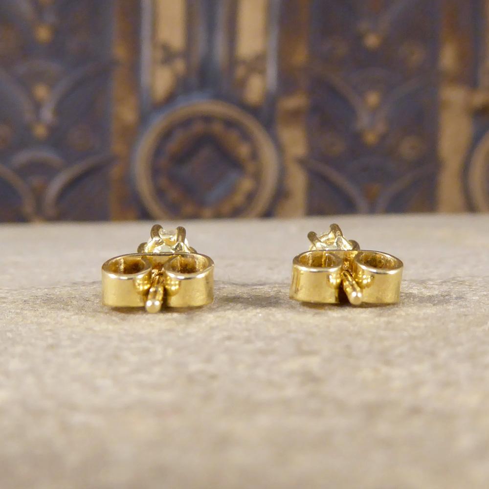 Women's Diamond Stud Earrings in 18 Carat Yellow Gold 0.15 Carat