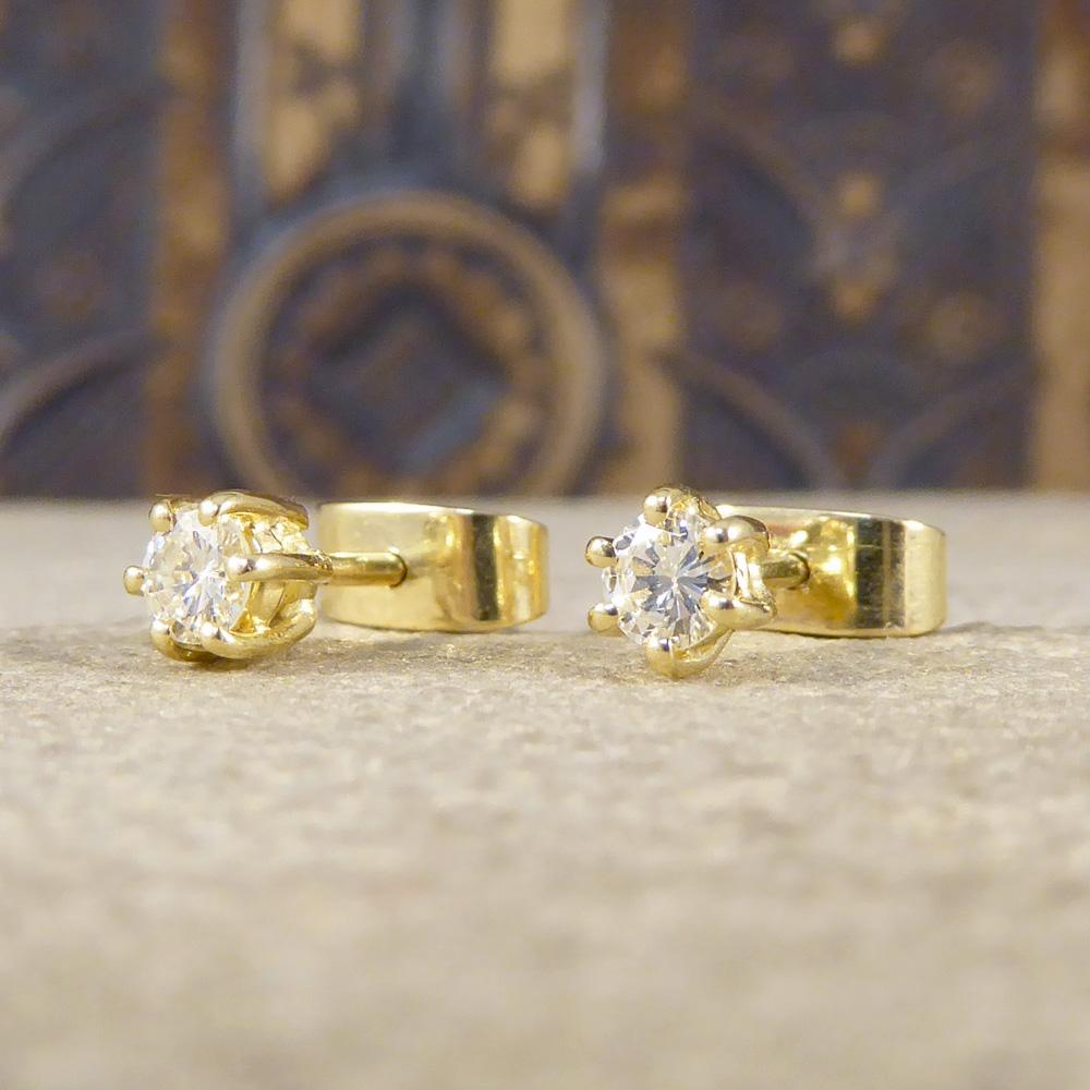 Diamond Stud Earrings in 18 Carat Yellow Gold 0.15 Carat 1