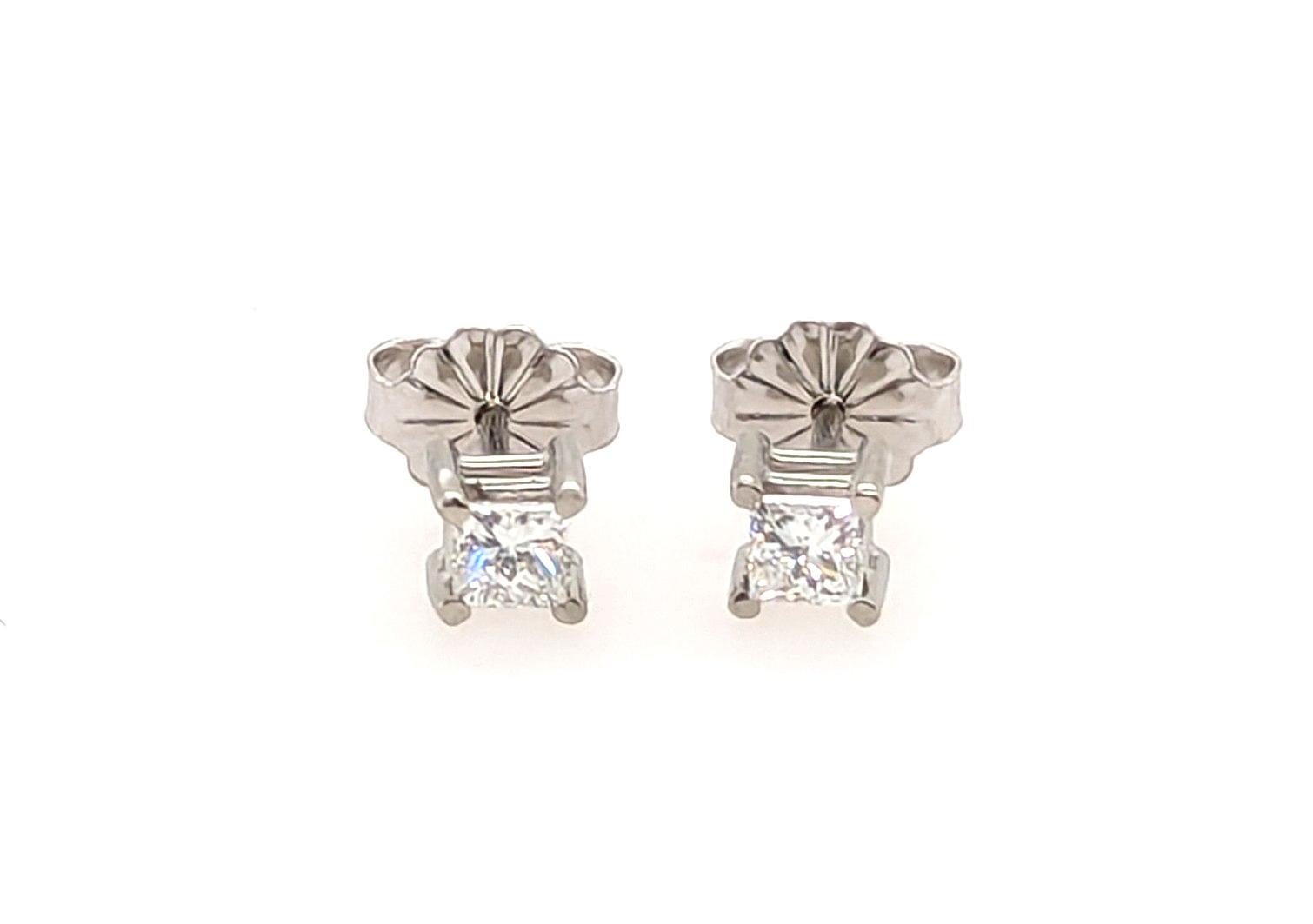 Diamant Ohrstecker Mined 1/3ct Princess Cut 14K Weißgold Pushback Brandneu


Merkmale 2 Echte, natürlich geschliffene E-F/VS-Diamanten mit Idealschliff im Prinzessinnenschliff 

Klassische Diamant-Ohrstecker

100% natürlich abgebaute Diamanten 

.33