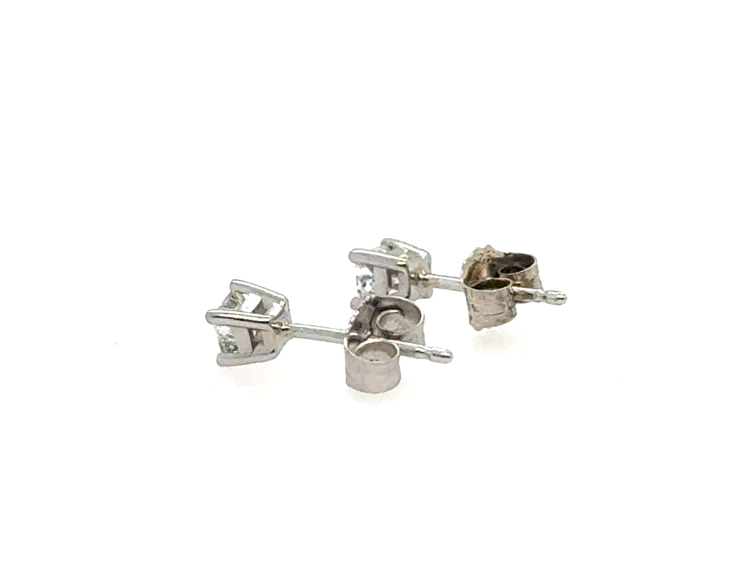 Diamant Ohrstecker Mined .35ct Princess Cut 14K Weißgold Pushback



Merkmale 2 echte natürliche Diamanten im Princess-Schliff 

Klassische Diamant-Ohrstecker

100% natürlich abgebaute Diamanten 

.35 Karat Diamantgewicht 

14K Weißgold

Großes