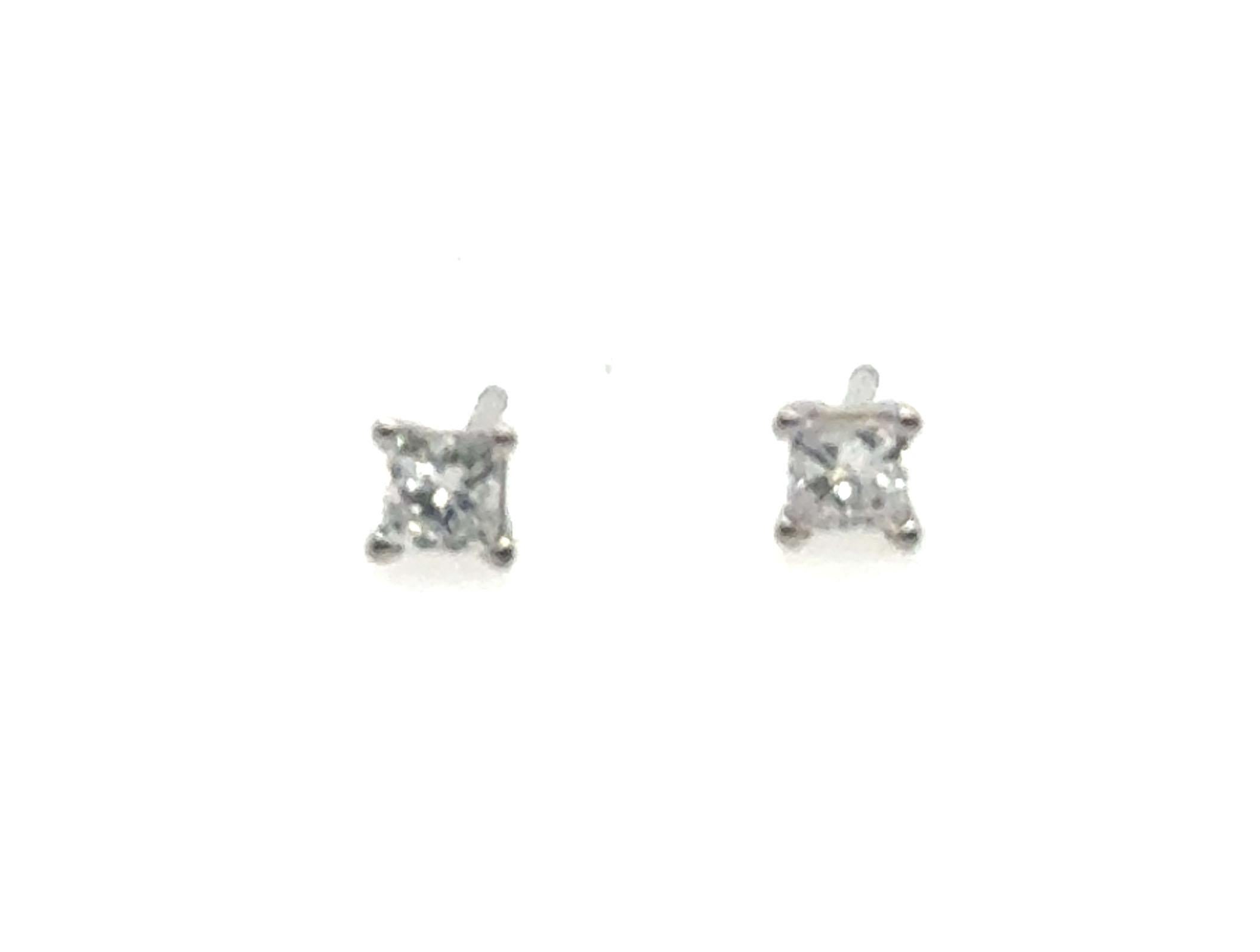 Diamant Ohrstecker Mined .35ct Princess Cut 14K Weißgold Pushback im Zustand „Hervorragend“ im Angebot in Dearborn, MI