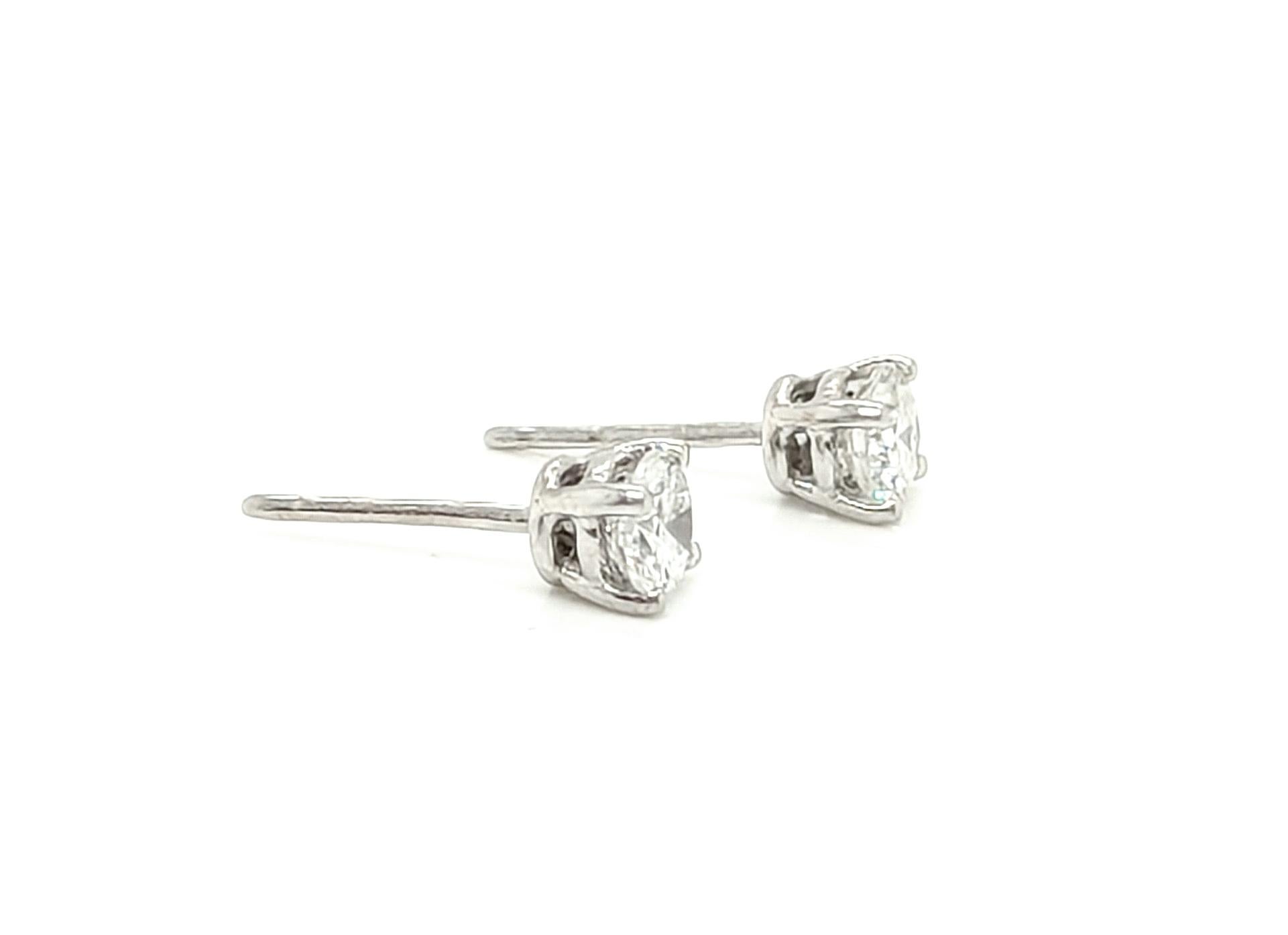 Taglio rotondo Orecchini con diamanti Mined .75ct Round Brilliante Cut in oro bianco 14K Pushback in vendita