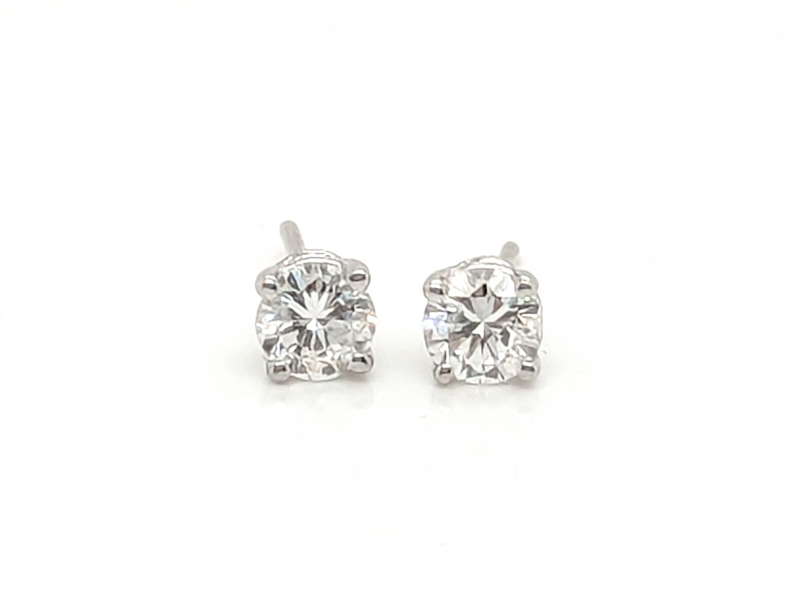 Orecchini con diamanti Mined .75ct Round Brilliante Cut in oro bianco 14K Pushback in vendita