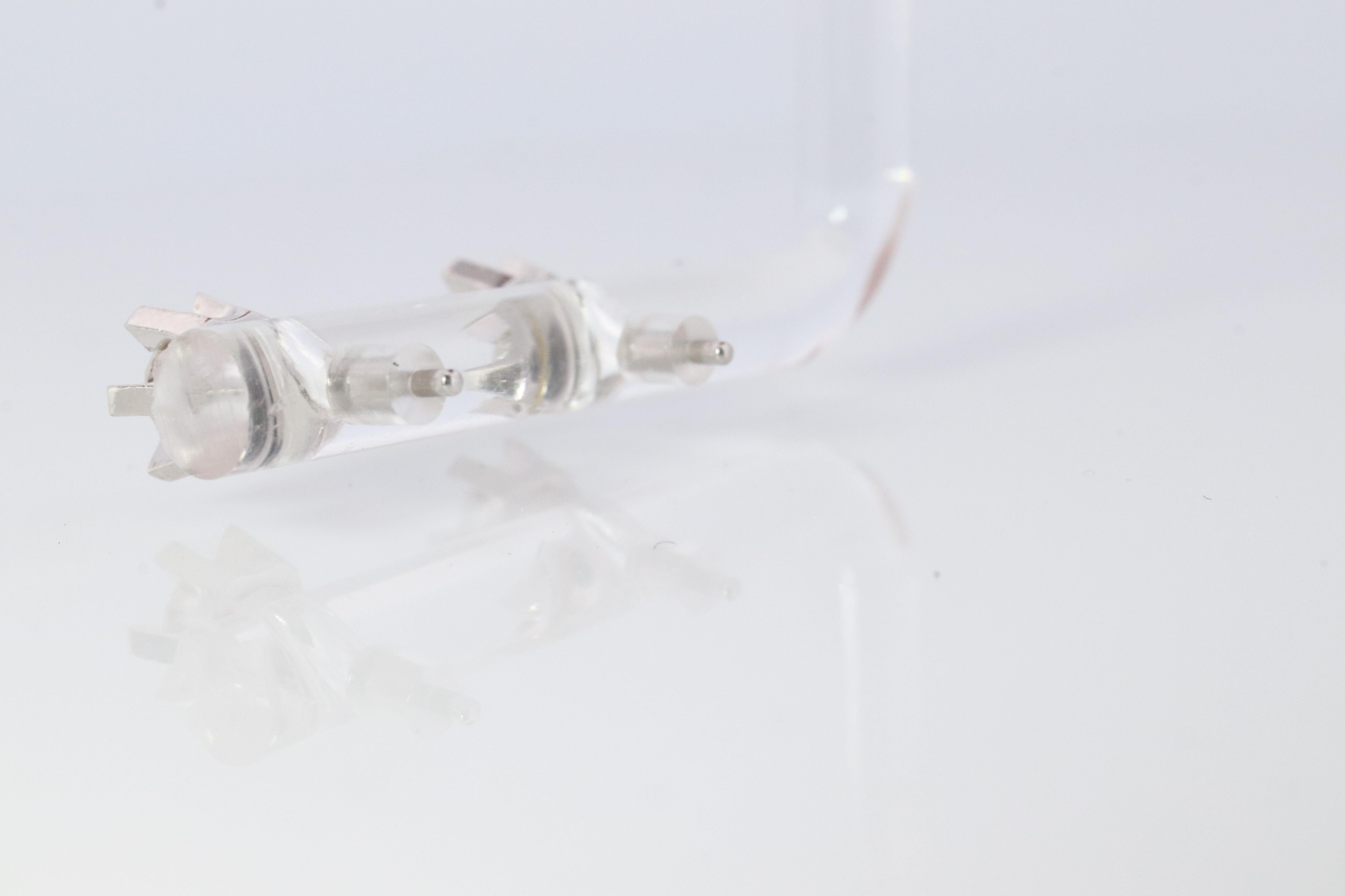 Taglio rotondo Orecchini con diamanti. Orecchini in platino PT900 1/2ct con diamante Belcher Claw. in vendita