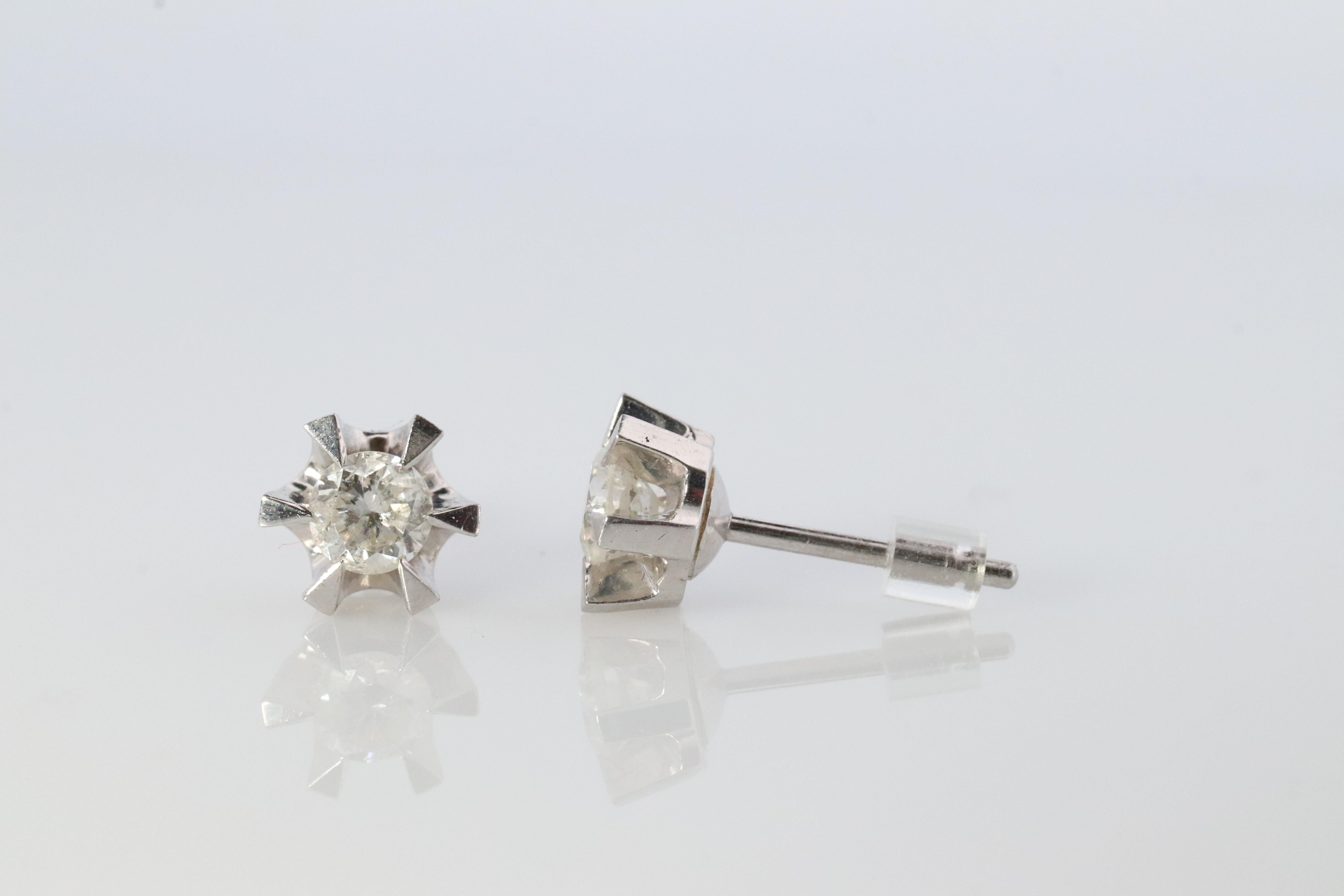Orecchini con diamanti. Orecchini in platino PT900 1/2ct con diamante Belcher Claw. In condizioni ottime in vendita a Port Charlotte, FL