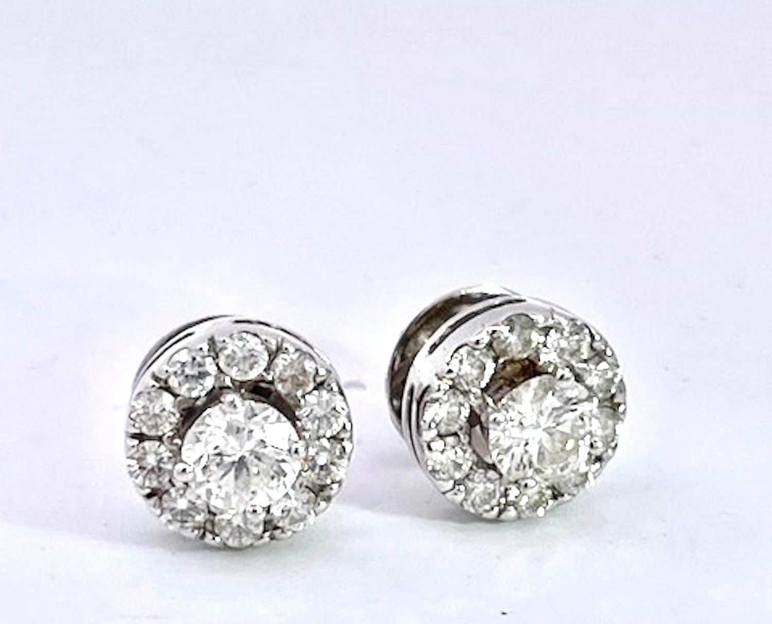 Moderno Orecchini con diamante con contorno di diamanti 18K in vendita