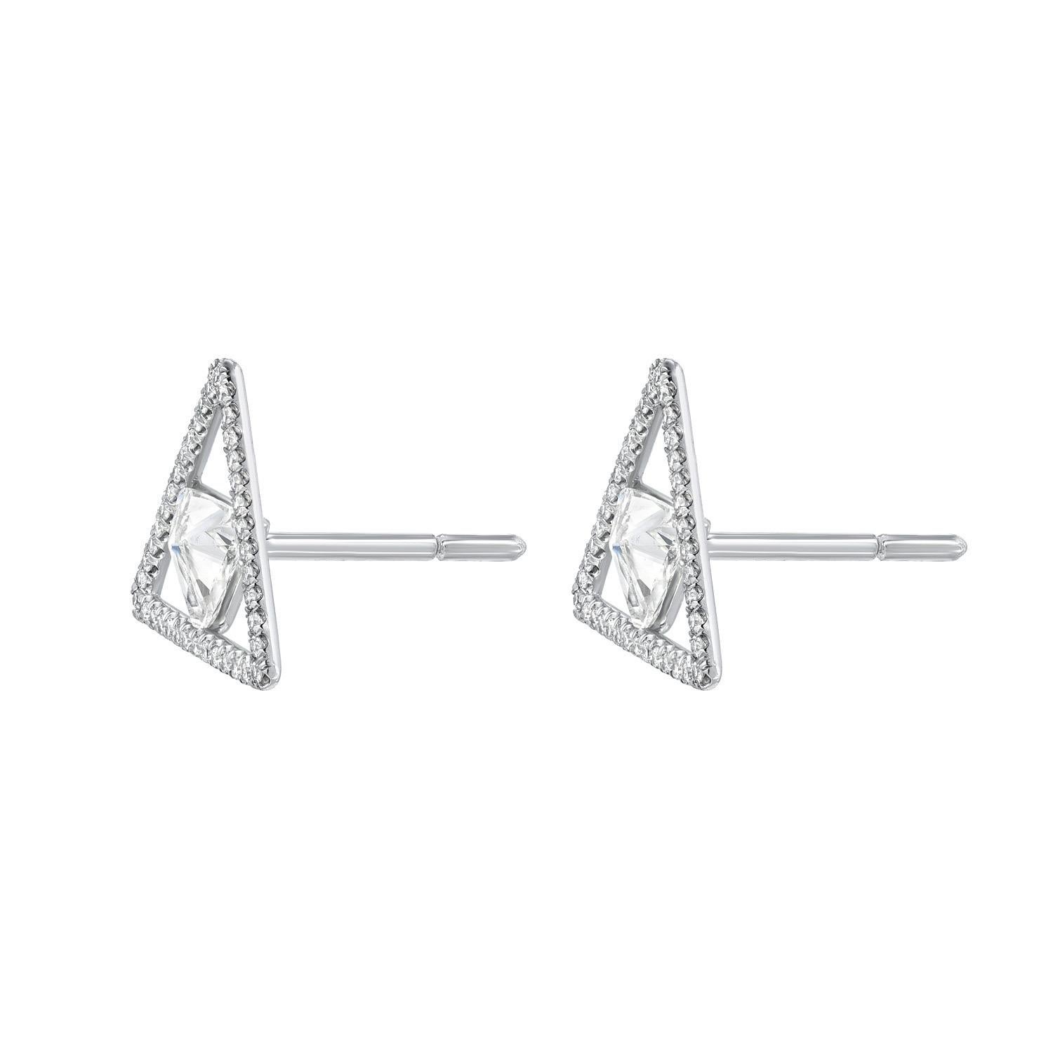 Contemporain Boucles d'oreilles en platine serties à l'envers de diamants de taille trillion en vente