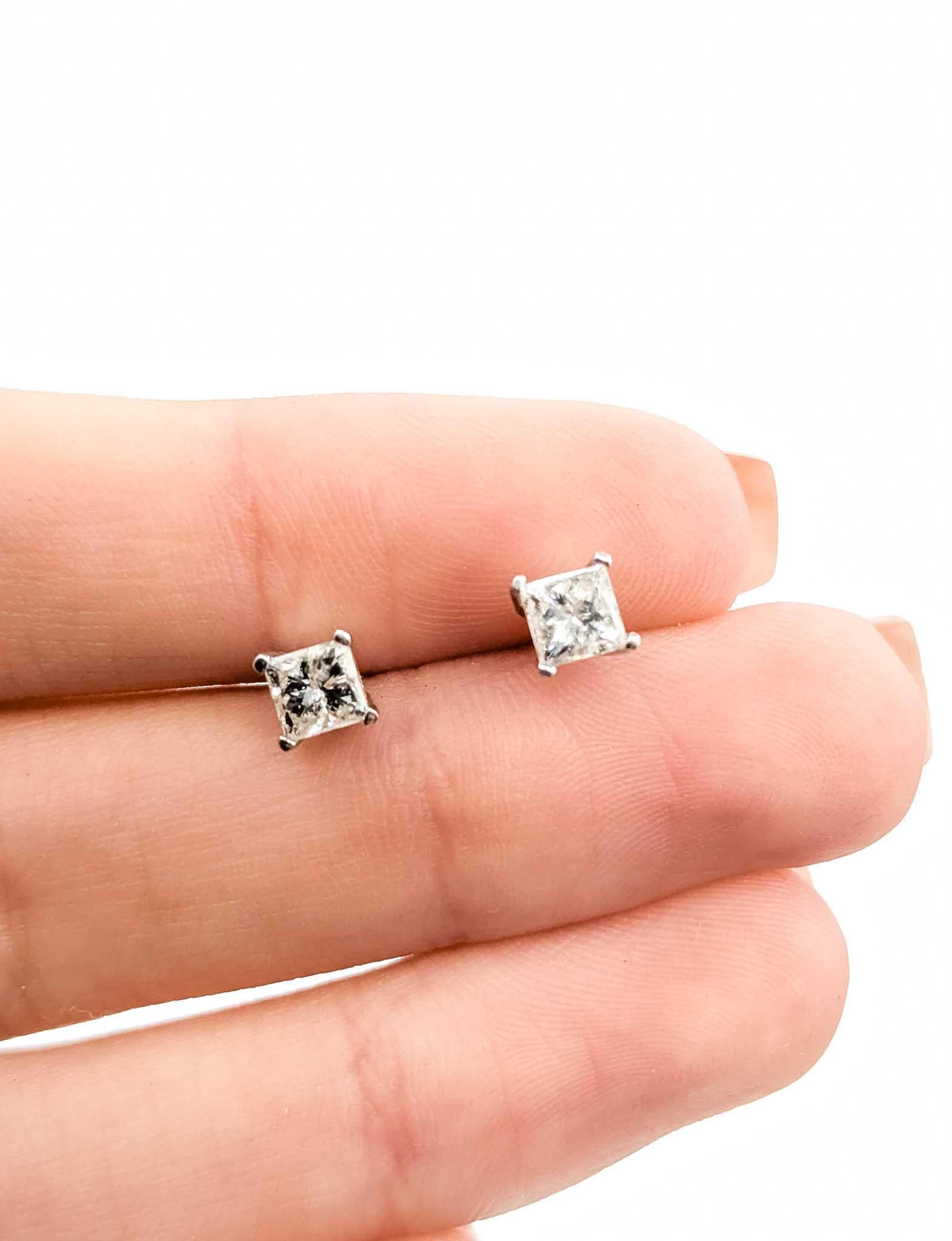 Taille princesse Boucles d'oreilles à vis en or blanc 14k avec clous d'oreilles en diamant en vente