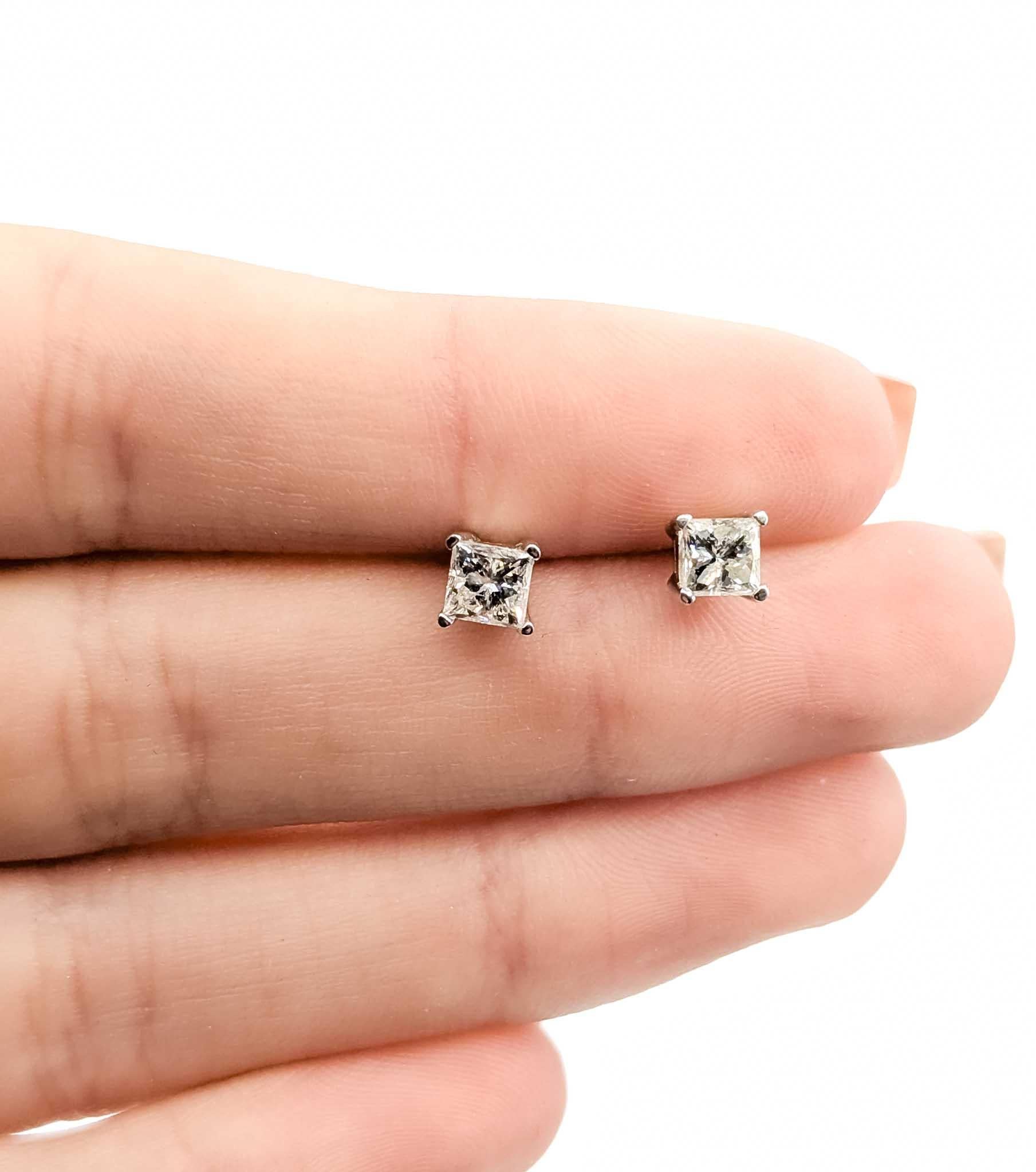 Boucles d'oreilles à vis en or blanc 14k avec clous d'oreilles en diamant Excellent état - En vente à Bloomington, MN