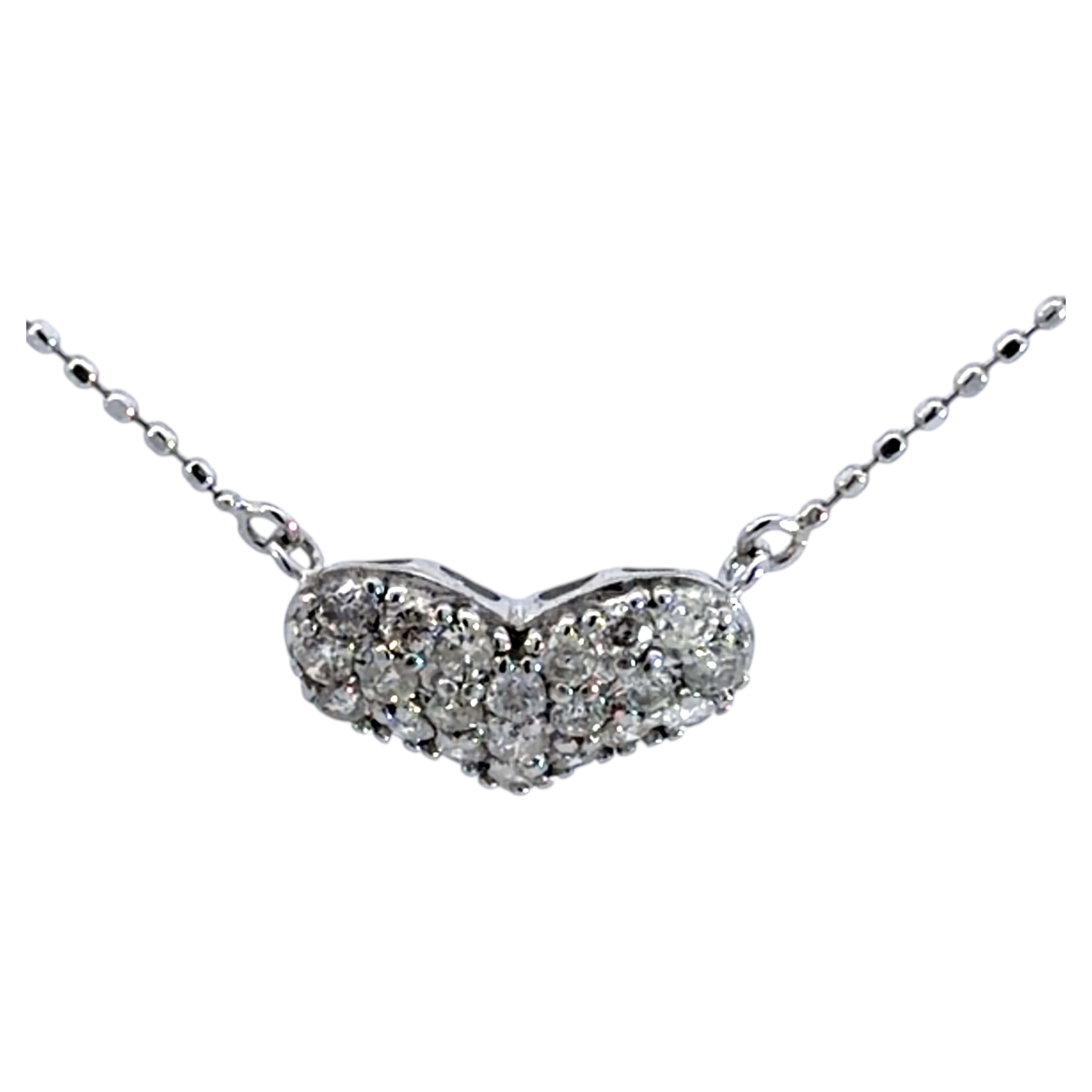 Collana con cuore tempestato di diamanti in oro bianco 18 carati