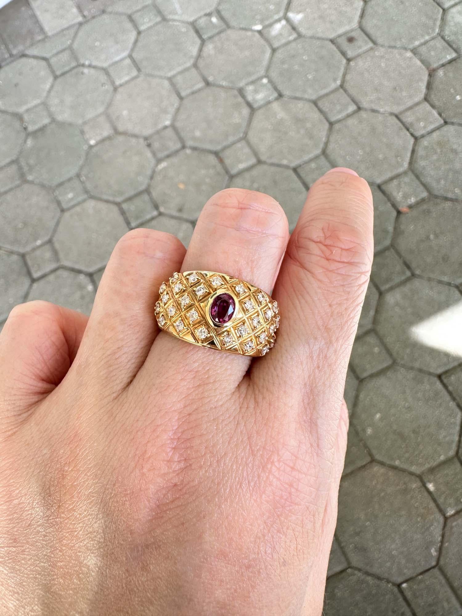 Diamond Studded Wide Band with Ruby 18K Gold 11.7g V1113 For Sale 1