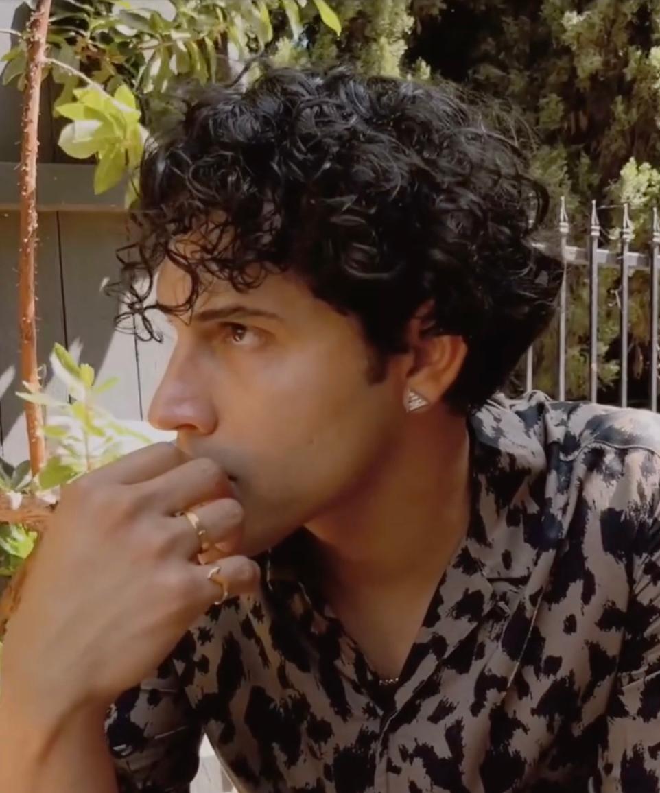 Art déco Boucles d'oreilles en or blanc Diamond Studs Boucles d'oreilles en or blanc avec trillion et diamant baguette de 1 carat en vente