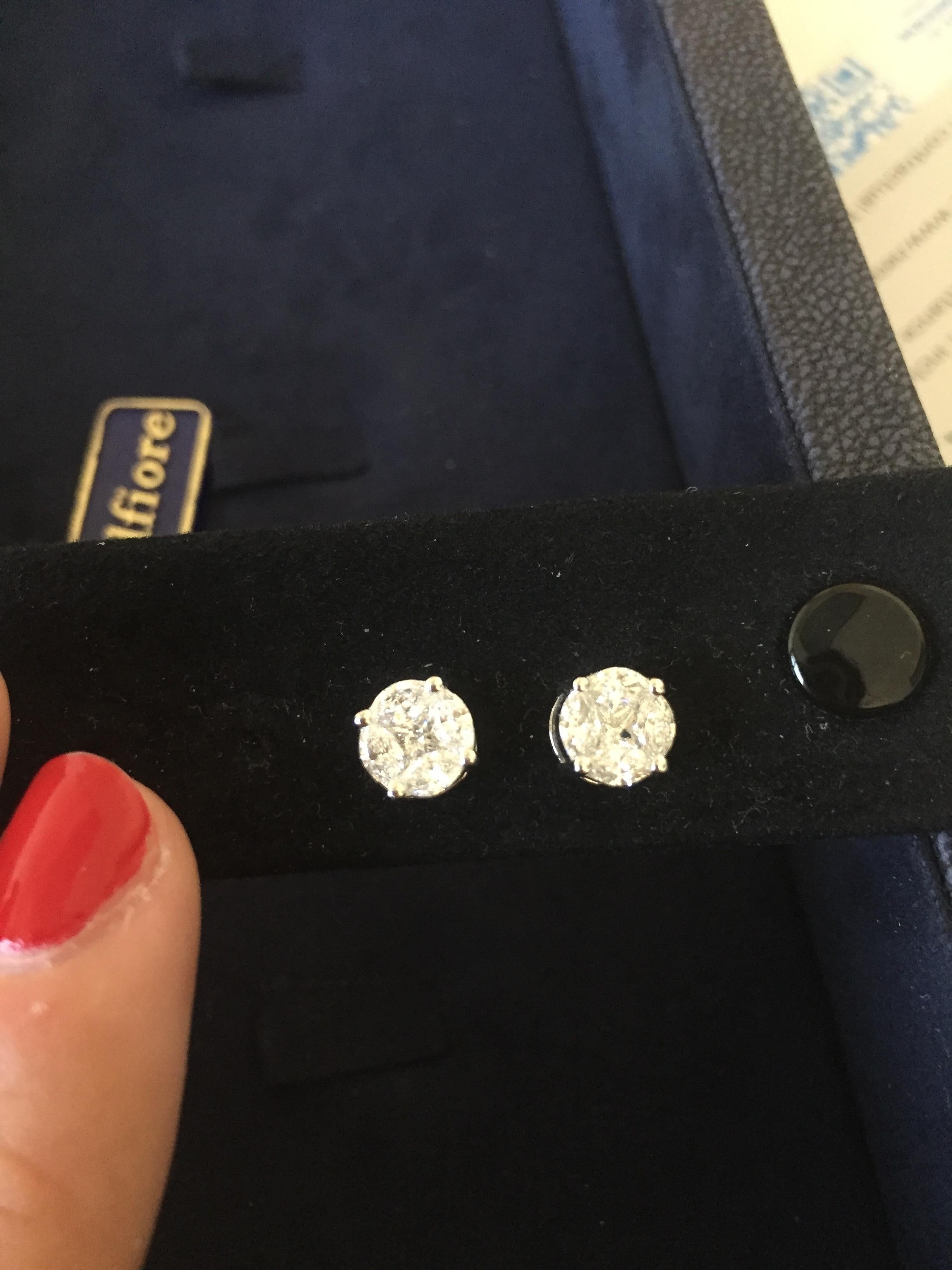 Moderne Clous d'oreilles en diamants de forme ronde de 2,00 carats en vente