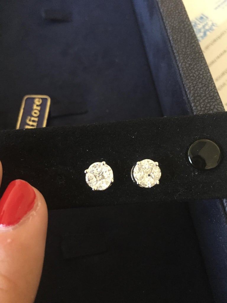 Round Shaped Diamond Studs 2.00 Carat For Sale at 1stDibs