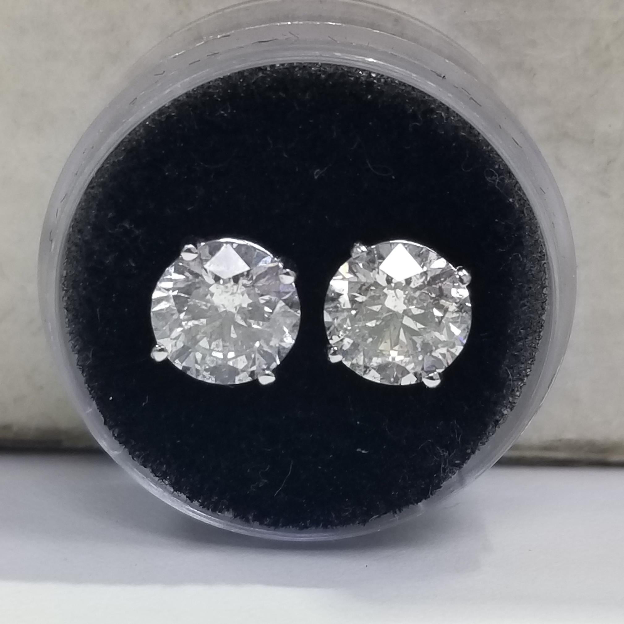 Round Cut diamond studs 4.05ct